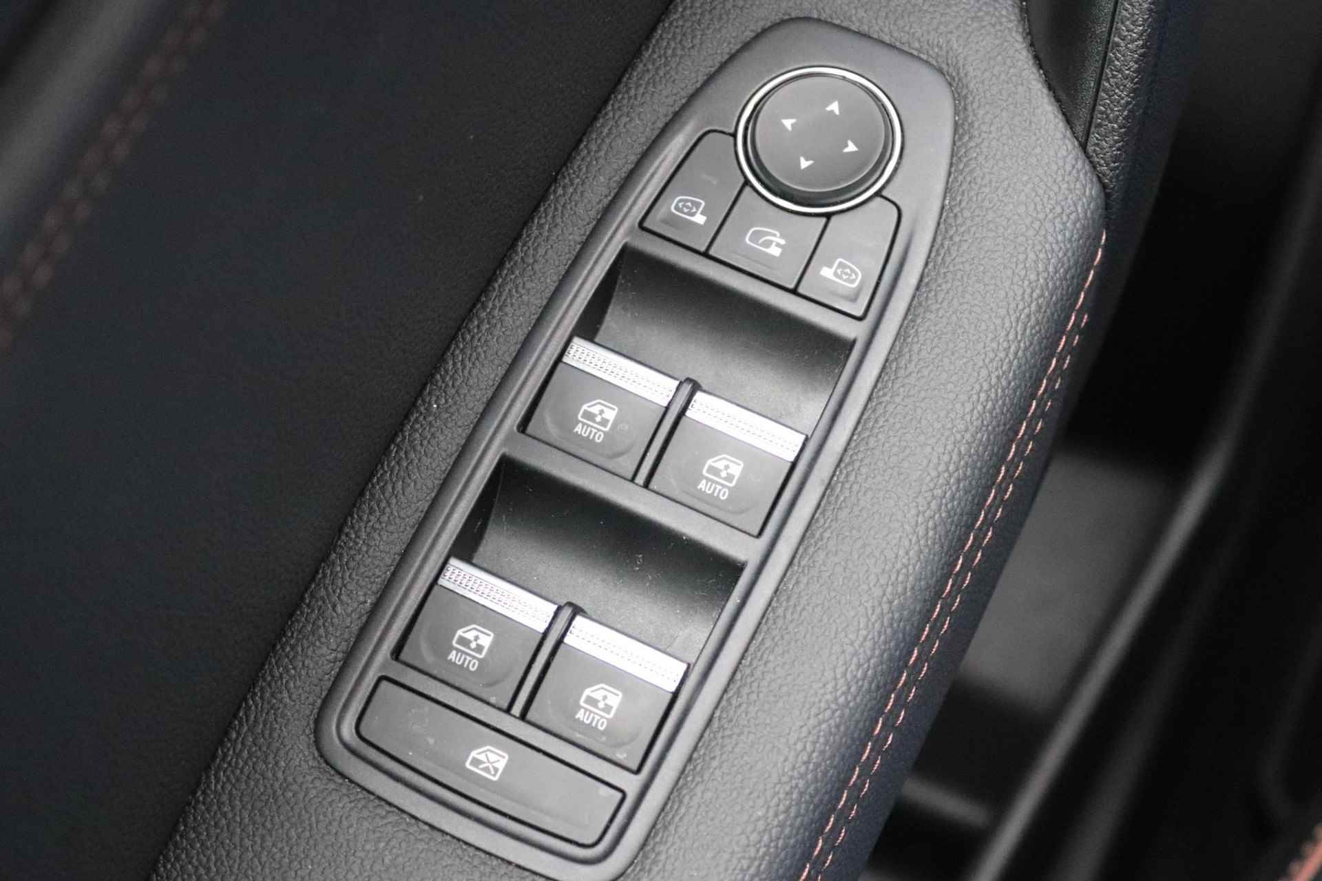 Renault Captur 1.3 Mild Hybrid 160 EDC Iconic | Automaat | Navigatie 9,3" | Apple Carplay | Leder | Bose Audio | Winter-pakket | 360° Camera | Parkeersensoren | LMV 18" | Two-Tone | - 31/36