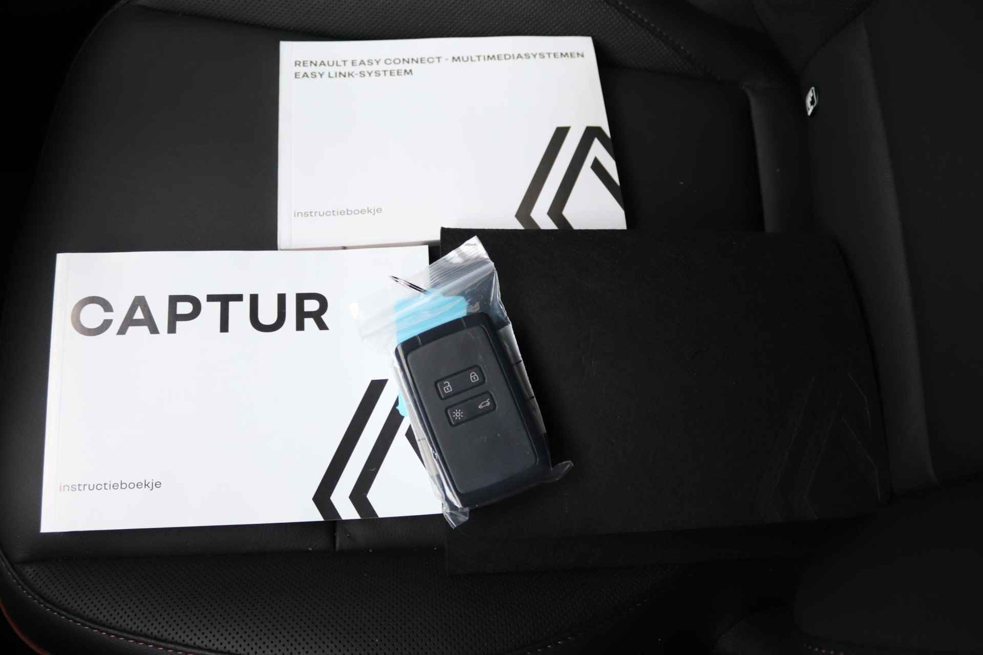 Renault Captur 1.3 Mild Hybrid 160 EDC Iconic | Automaat | Navigatie 9,3" | Apple Carplay | Leder | Bose Audio | Winter-pakket | 360° Camera | Parkeersensoren | LMV 18" | Two-Tone | - 35/36