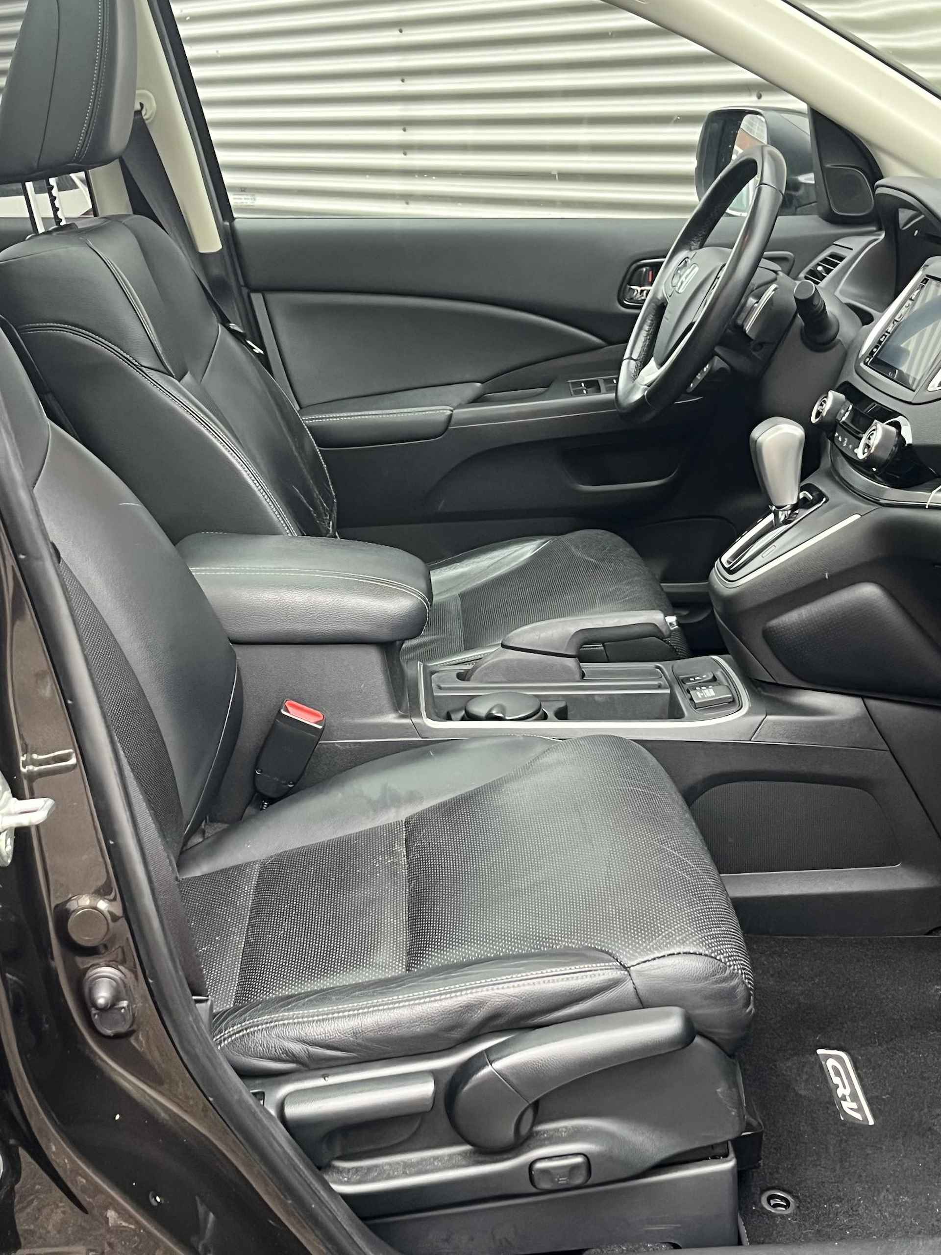 Honda CR-V 2.0 4WD Executive Panoramadak / Climate control / Cruise Control / Parkeercamera / Parkeersensors / Lederen bekleding / DAB / Stoelverwarming voor / Xenon koplampen - 6/32