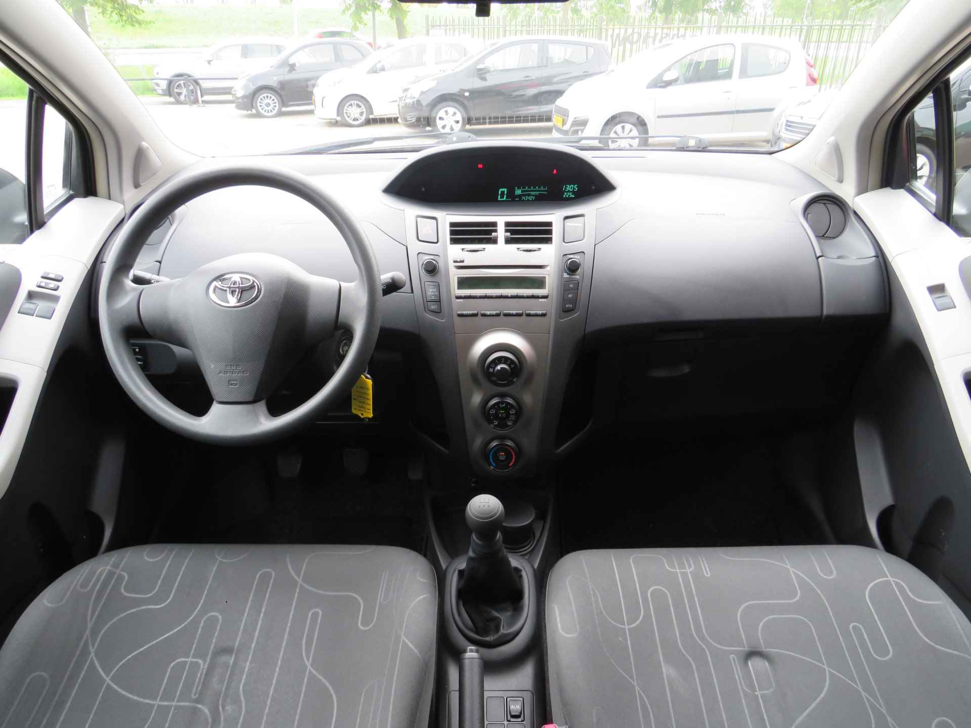 Toyota Yaris 1.0 VVTi Access | Airco | Elektrisch pakket | Zuinig | Inc. BOVAG-Garantie - 19/36