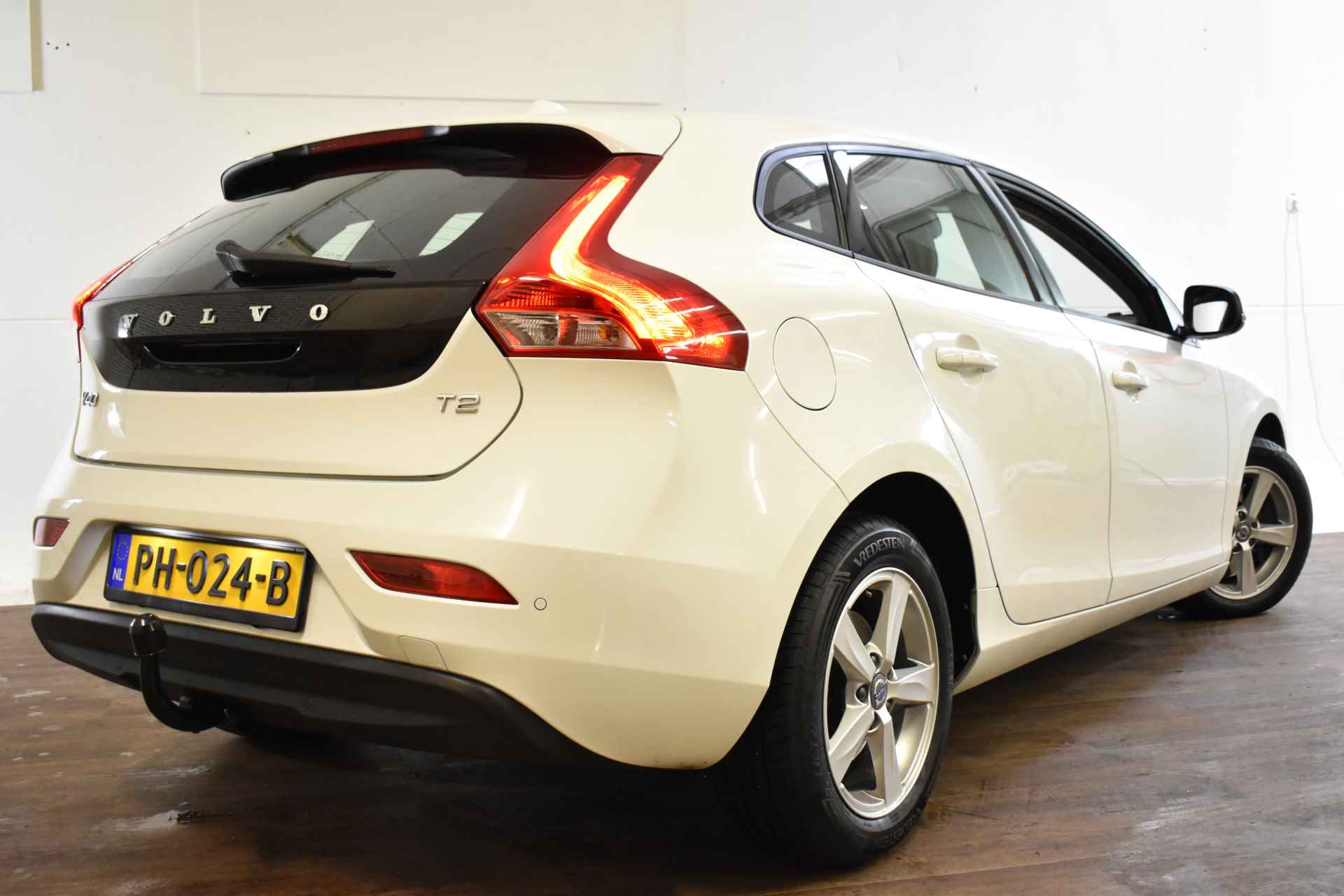 Volvo V40 1.5 T2 AUT. NORDIC+ NAVI/LED/TREKHAAK - 3/35