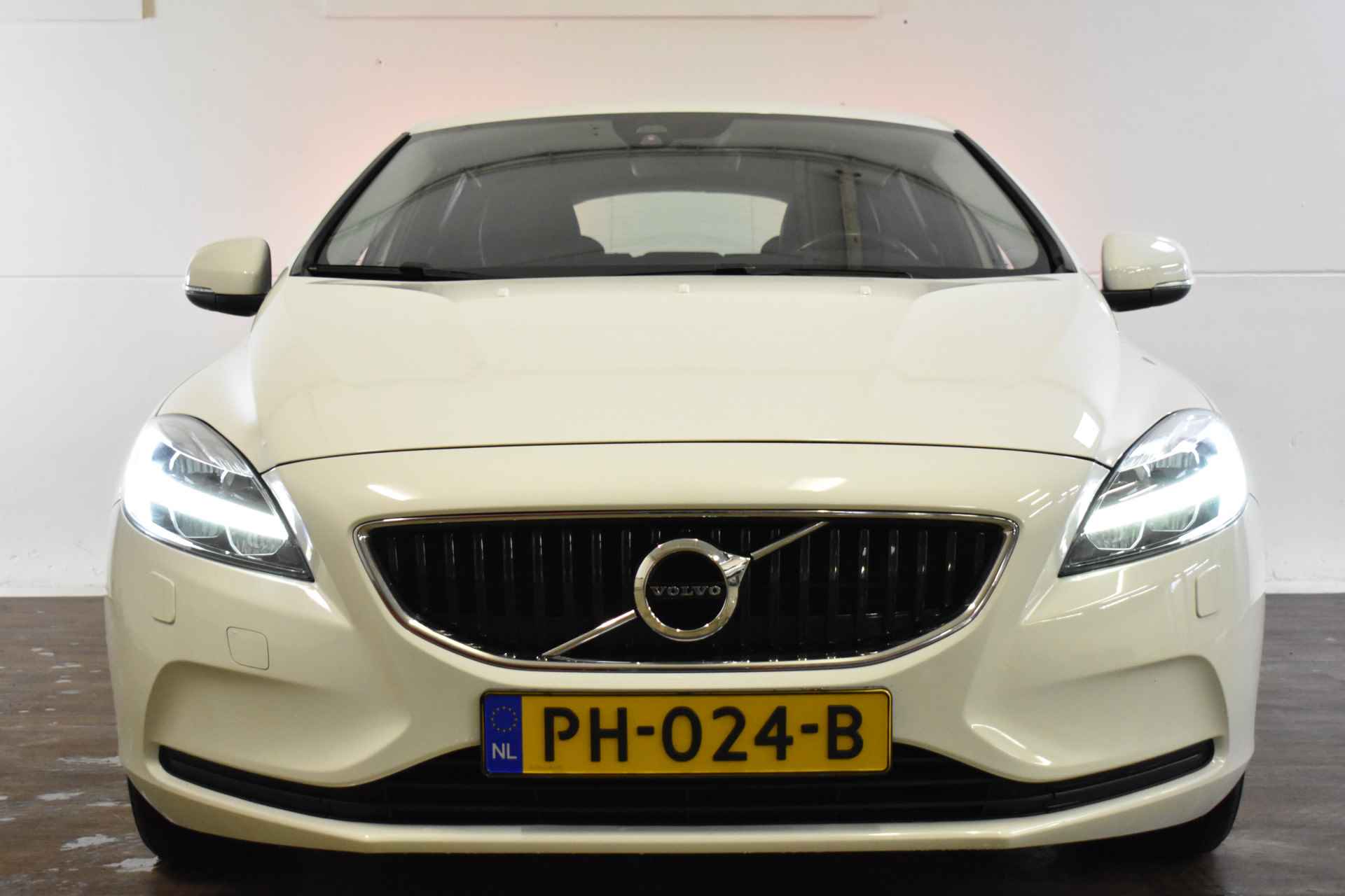 Volvo V40 1.5 T2 AUT. NORDIC+ NAVI/LED/TREKHAAK - 5/35