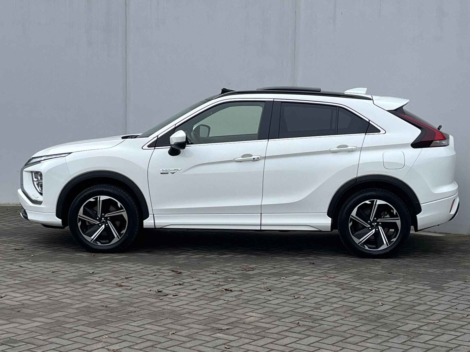 Mitsubishi Eclipse Cross 2.4 PHEV Prestige S-AWC 4WD Automaat / Schuif-/kanteldak / Lederen bekleding / Adaptieve cruise control / Navigatie / Stoel- en stuurverwarming - 10/52