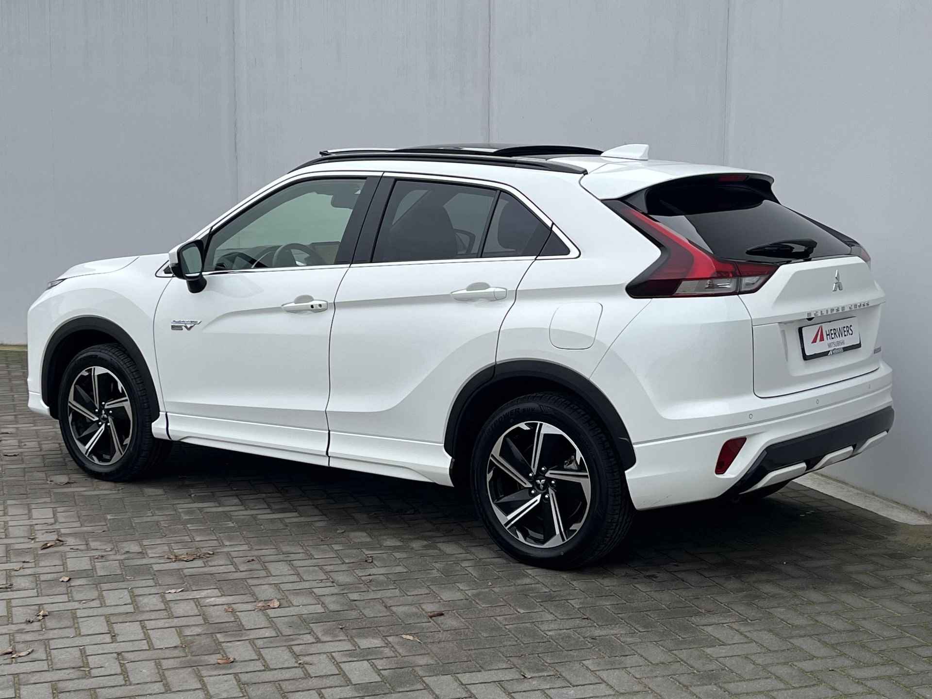 Mitsubishi Eclipse Cross 2.4 PHEV Prestige S-AWC 4WD Automaat / Schuif-/kanteldak / Lederen bekleding / Adaptieve cruise control / Navigatie / Stoel- en stuurverwarming - 23/52