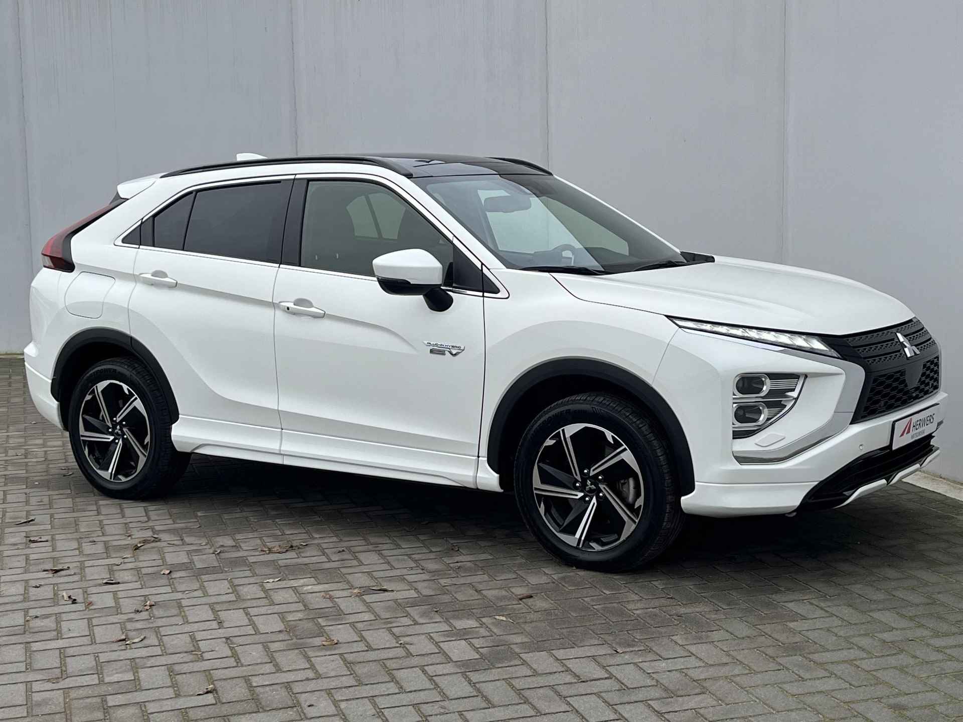 Mitsubishi Eclipse Cross 2.4 PHEV Prestige S-AWC 4WD Automaat / Schuif-/kanteldak / Lederen bekleding / Adaptieve cruise control / Navigatie / Stoel- en stuurverwarming - 25/52