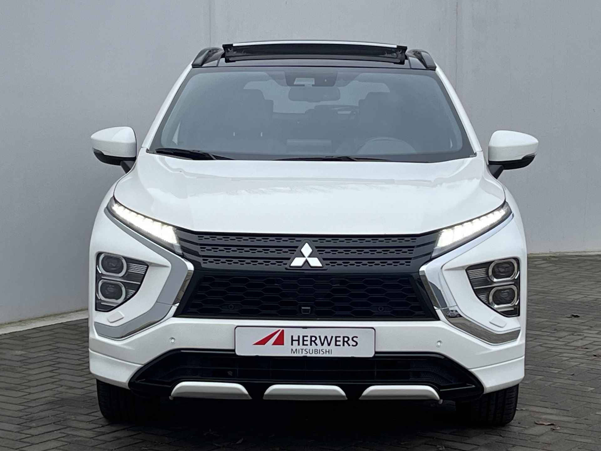 Mitsubishi Eclipse Cross 2.4 PHEV Prestige S-AWC 4WD Automaat / Schuif-/kanteldak / Lederen bekleding / Adaptieve cruise control / Navigatie / Stoel- en stuurverwarming - 26/52