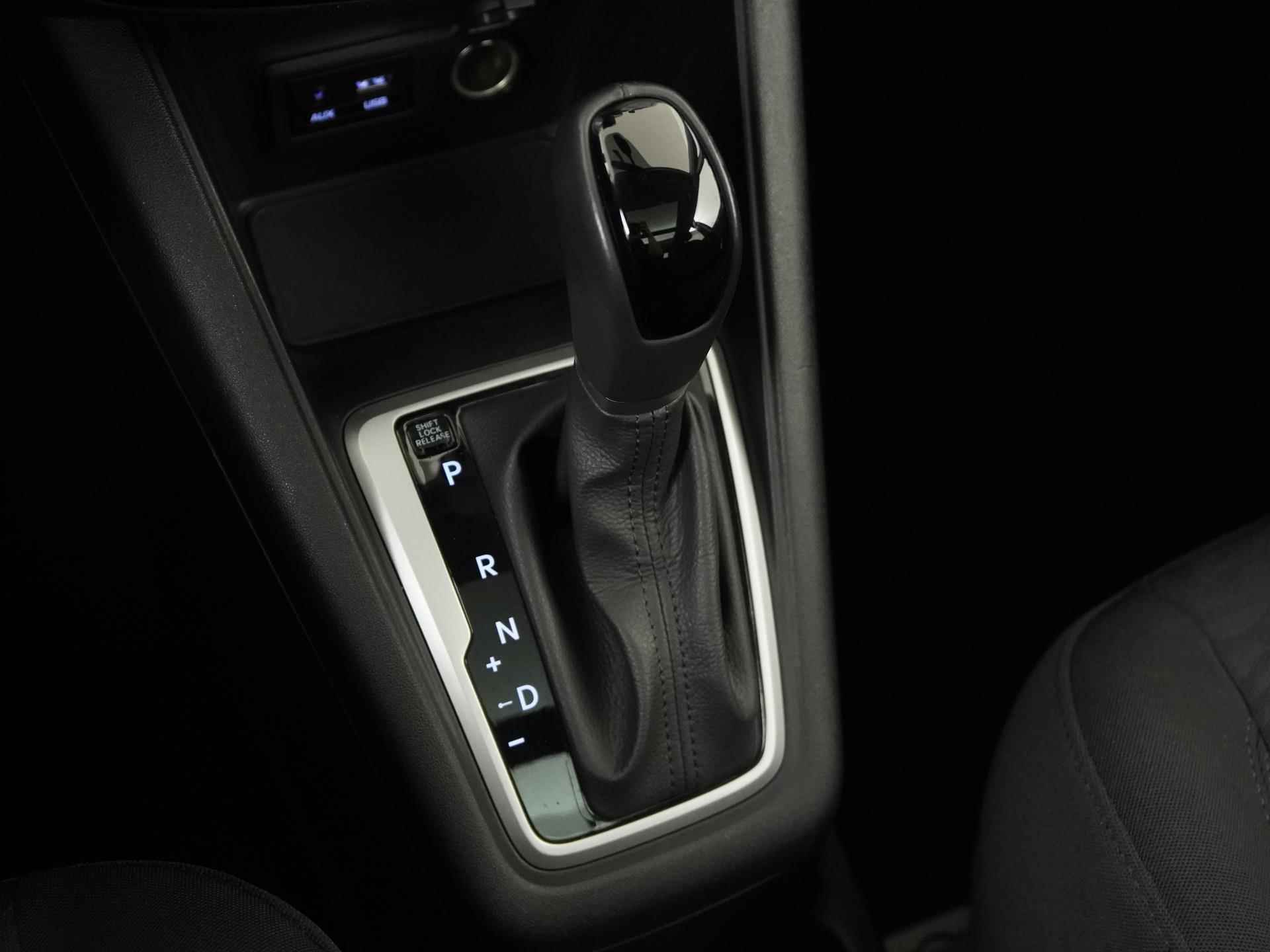 Hyundai ix20 1.6i Premium Automaat | Trekhaak | Panoramadak | Zondag Open! - 11/38