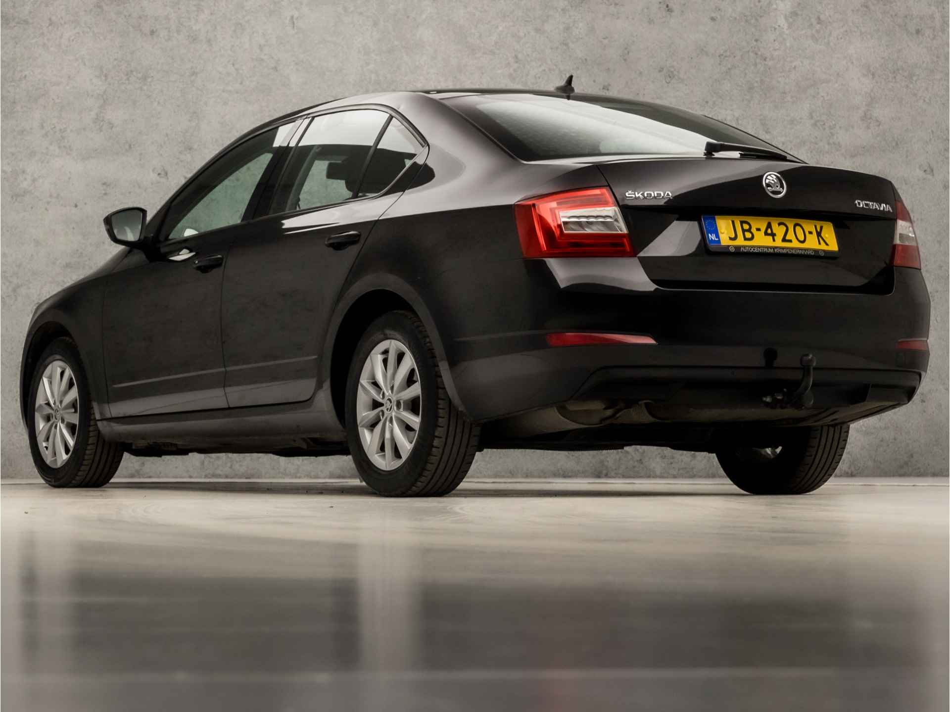 Škoda Octavia 1.4 TSI Sport 150Pk Automaat (NAVIGATIE, CLIMATE, STOELVERWARMING, ADAPTIVE CRUISE, ARMSTEUN, SPORTSTOELEN, PARKEERSENSOREN, TREKHAAK, NIEUWE APK, NIEUWSTAAT) - 3/33