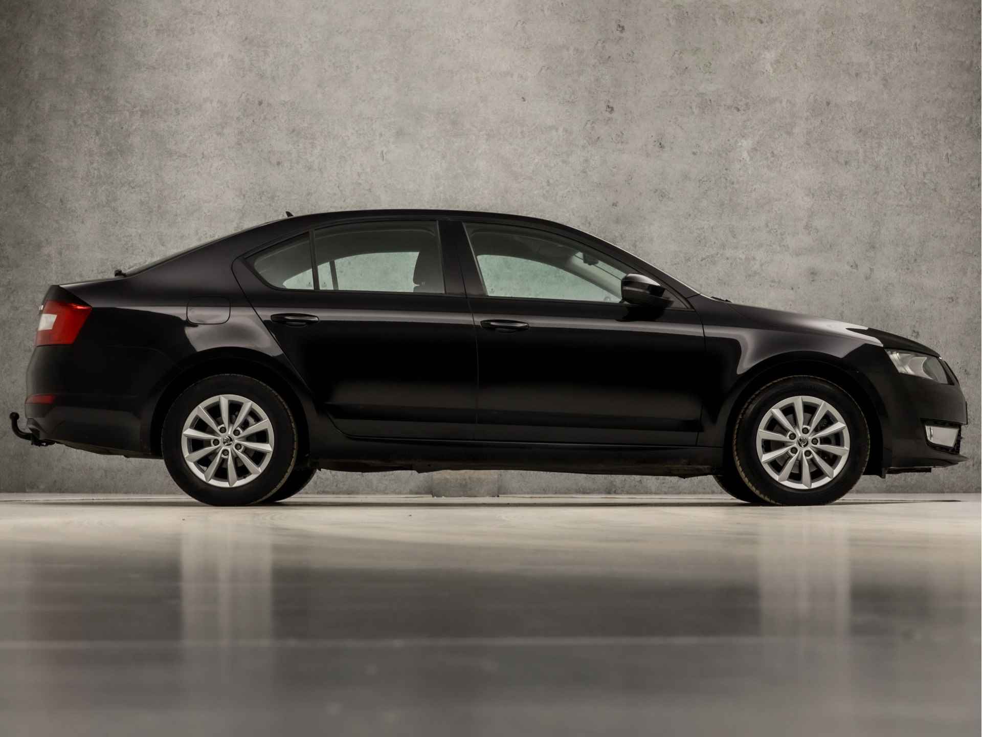 Škoda Octavia 1.4 TSI Sport 150Pk Automaat (NAVIGATIE, CLIMATE, STOELVERWARMING, ADAPTIVE CRUISE, ARMSTEUN, SPORTSTOELEN, PARKEERSENSOREN, TREKHAAK, NIEUWE APK, NIEUWSTAAT) - 4/33