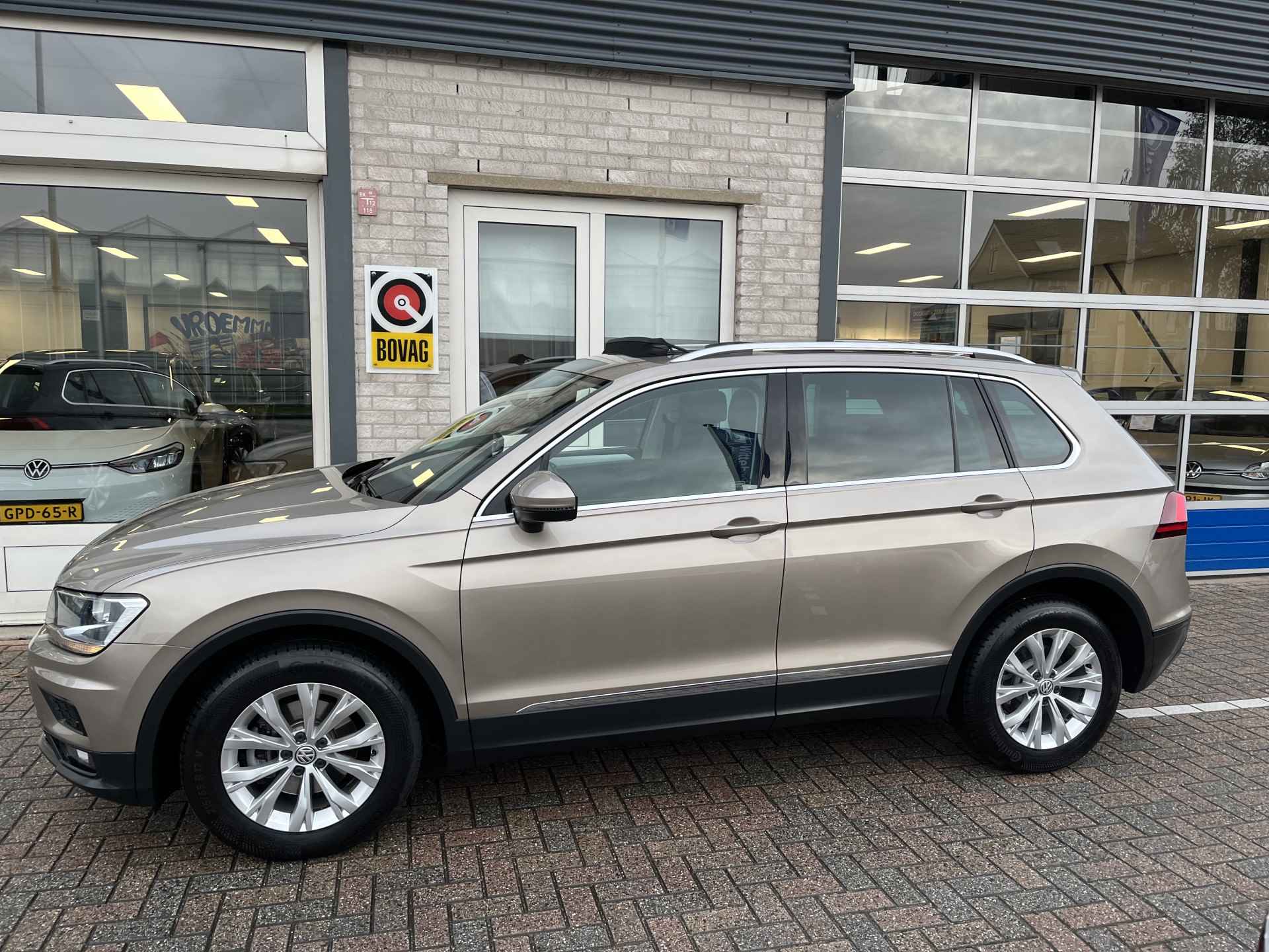 Volkswagen Tiguan 1.4 TSI Comfortline Business / PANO/ PARK. SENSOREN/ ERGO ACTIVE/ STOEL VERWARM./ ADAPT. CRUISE/ APP CONNECT/ NAVI/ CLIMA/ DAB/ 17" LMV/ - 3/39