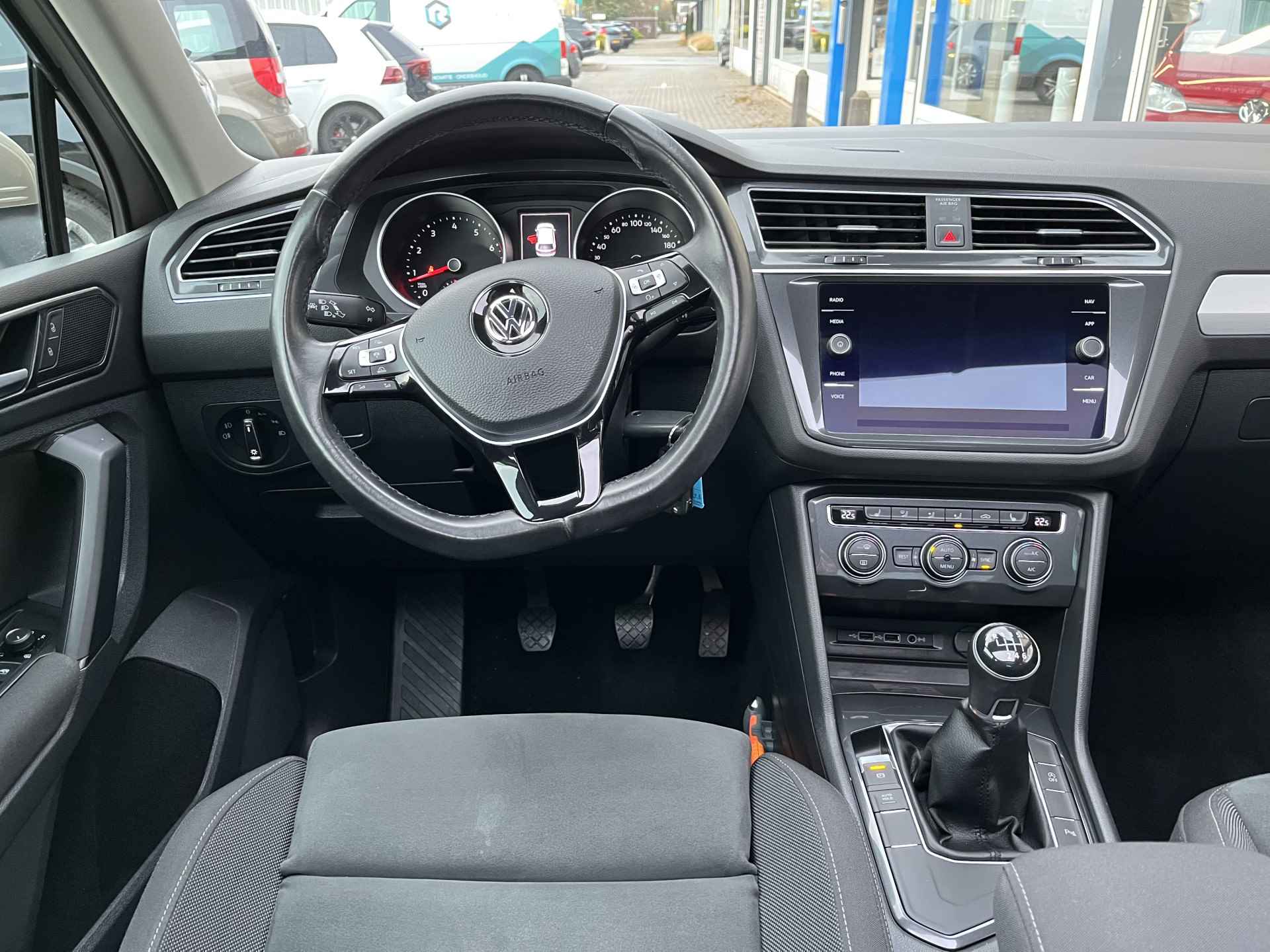 Volkswagen Tiguan 1.4 TSI Comfortline Business / PANO/ PARK. SENSOREN/ ERGO ACTIVE/ STOEL VERWARM./ ADAPT. CRUISE/ APP CONNECT/ NAVI/ CLIMA/ DAB/ 17" LMV/ - 9/39