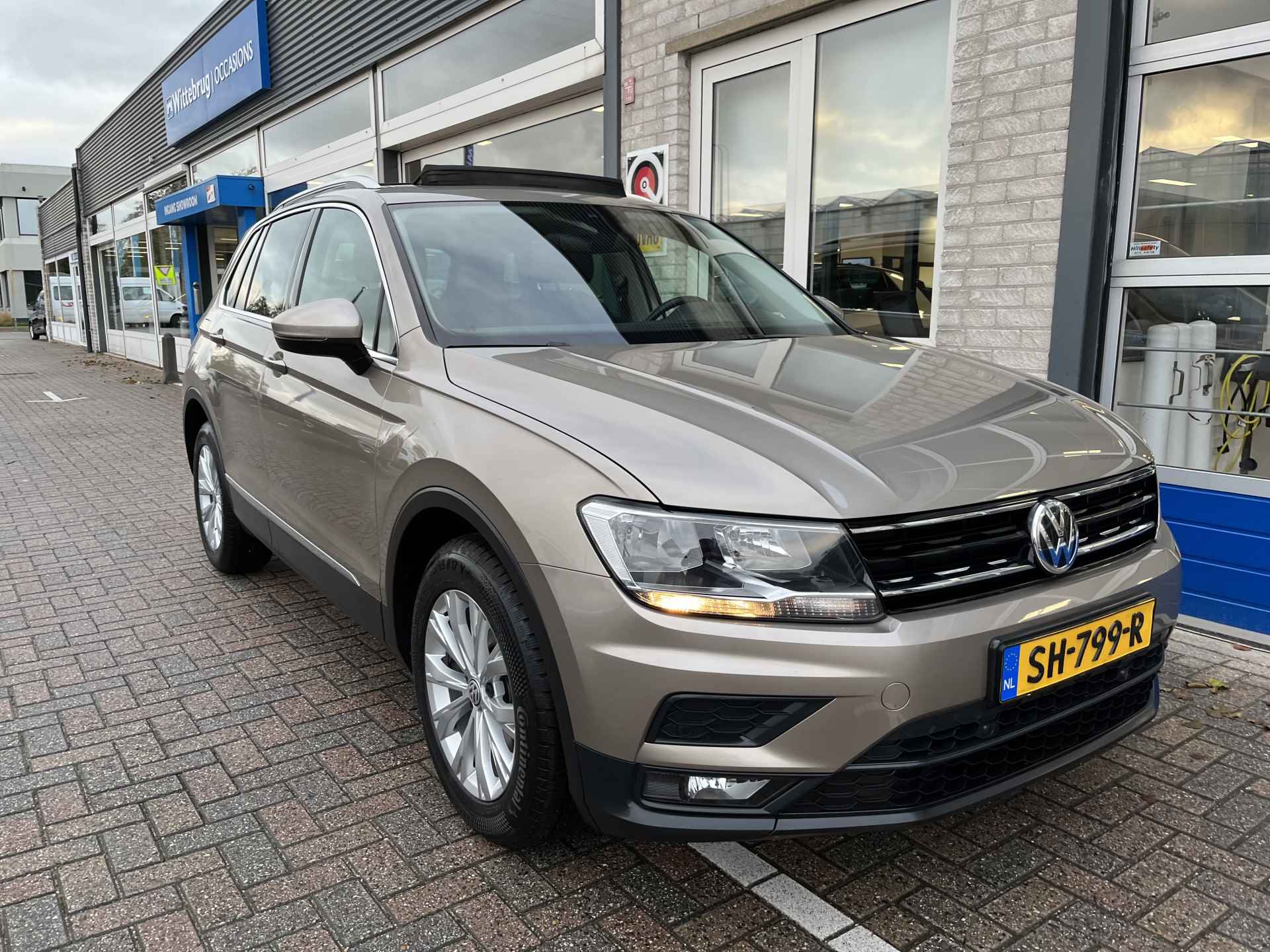 Volkswagen Tiguan 1.4 TSI Comfortline Business / PANO/ PARK. SENSOREN/ ERGO ACTIVE/ STOEL VERWARM./ ADAPT. CRUISE/ APP CONNECT/ NAVI/ CLIMA/ DAB/ 17" LMV/ - 36/39