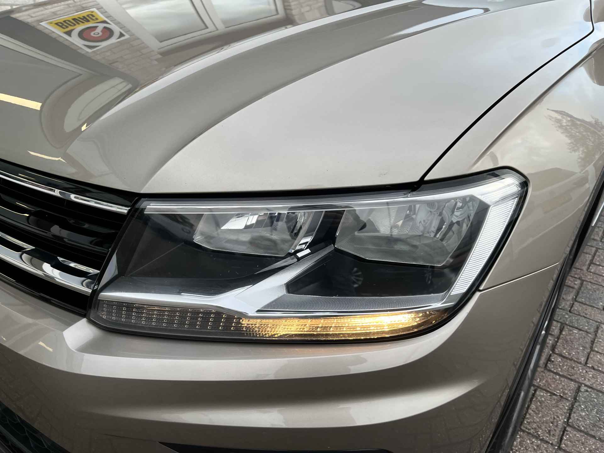 Volkswagen Tiguan 1.4 TSI Comfortline Business / PANO/ PARK. SENSOREN/ ERGO ACTIVE/ STOEL VERWARM./ ADAPT. CRUISE/ APP CONNECT/ NAVI/ CLIMA/ DAB/ 17" LMV/ - 37/39