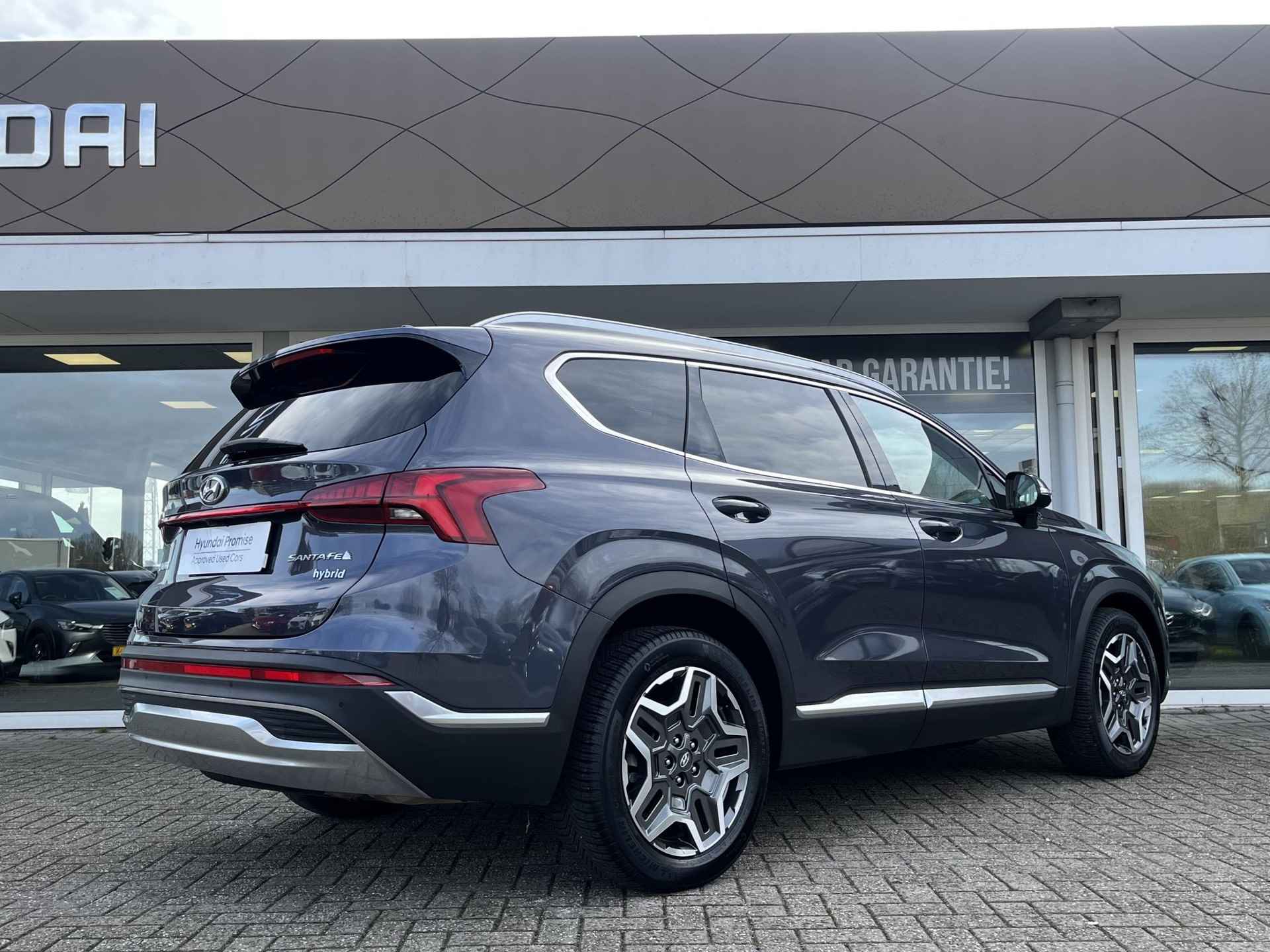 Hyundai Santa Fe 1.6 T-GDI HEV Premium Sky 7p. | Automaat | 7Persoons | 4X4 | Navigatie | Cruise Control Adaptief | Climate Control | Parkeersensoren | Parkeercamera | Schuif/kanteldak | 36Mnd. Garantie | Rijklaar! | - 6/35