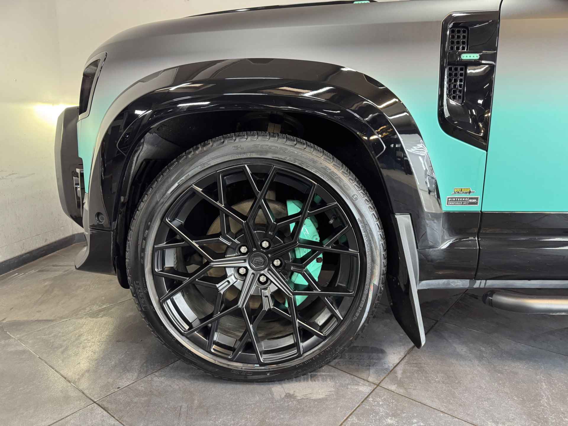 Land Rover Defender 2.0 P400e 110 X✅Customized Signature Car✅UNIEK✅Custom Interieur✅Stoelventilatie✅URBAN✅Meridian✅Panoramadak✅ - 30/88