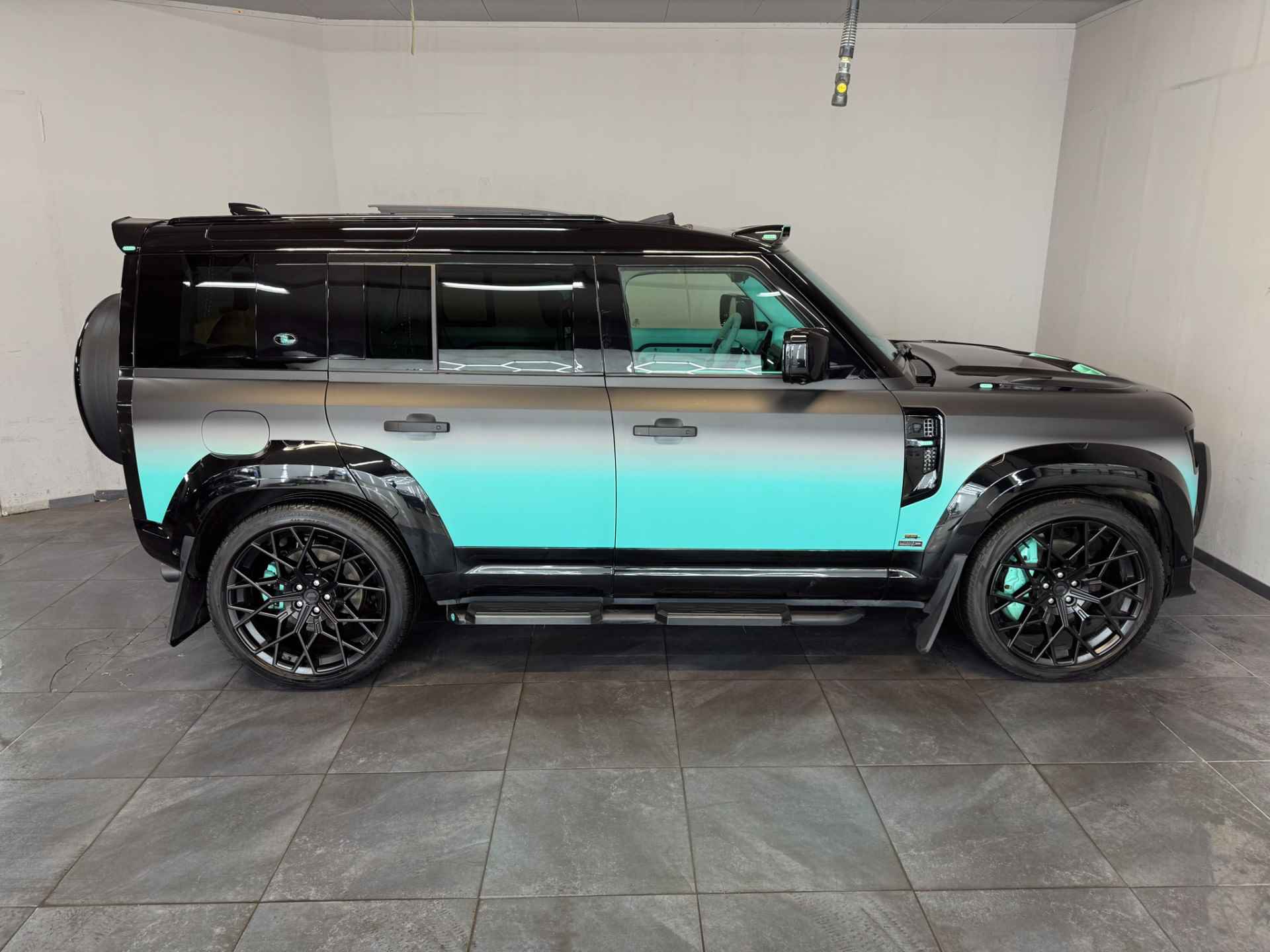 Land Rover Defender 2.0 P400e 110 X✅Customized Signature Car✅UNIEK✅Custom Interieur✅Stoelventilatie✅URBAN✅Meridian✅Panoramadak✅ - 80/88