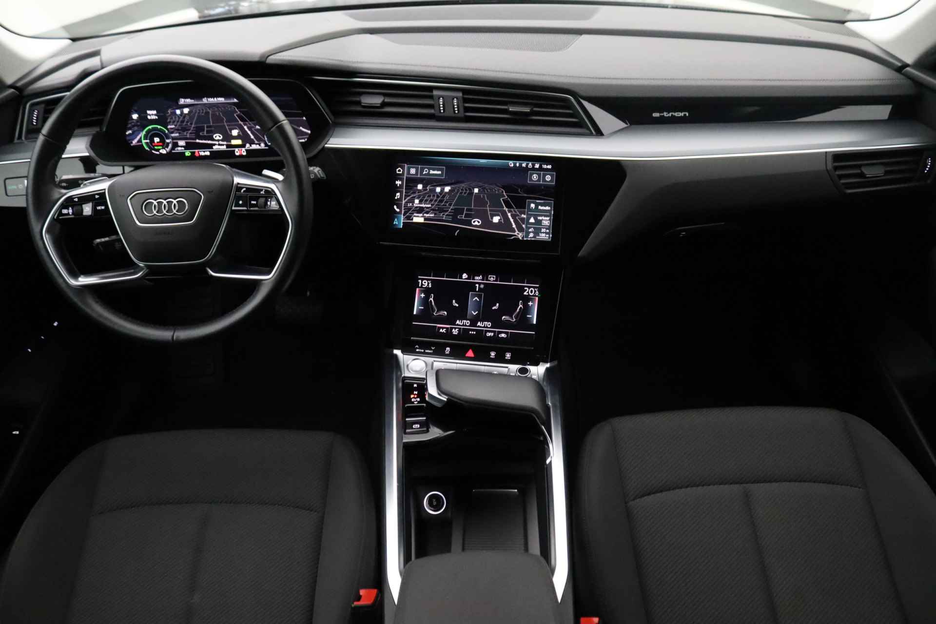 Audi e-tron e-tron 50 quattro Launch edition 71 kWh | Electronic climate control | Parkeersensoren | LED koplampen | Navigatie - 2/31