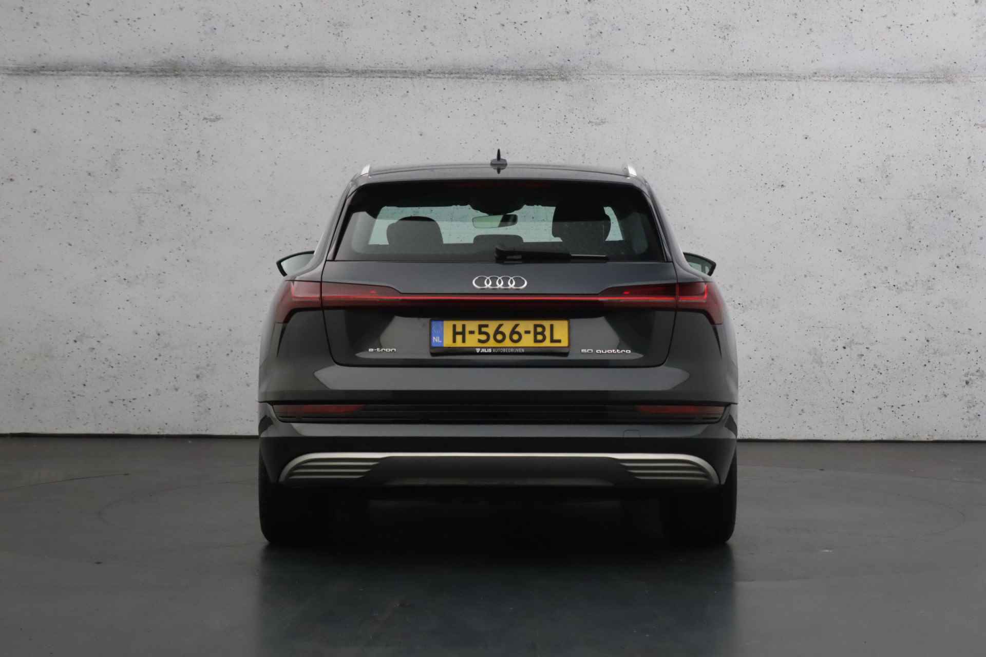 Audi e-tron e-tron 50 quattro Launch edition 71 kWh | Electronic climate control | Parkeersensoren | LED koplampen | Navigatie - 11/31