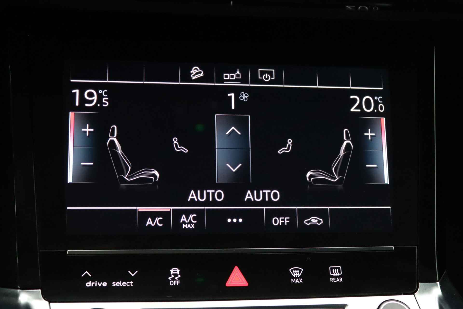 Audi e-tron e-tron 50 quattro Launch edition 71 kWh | Electronic climate control | Parkeersensoren | LED koplampen | Navigatie - 22/31