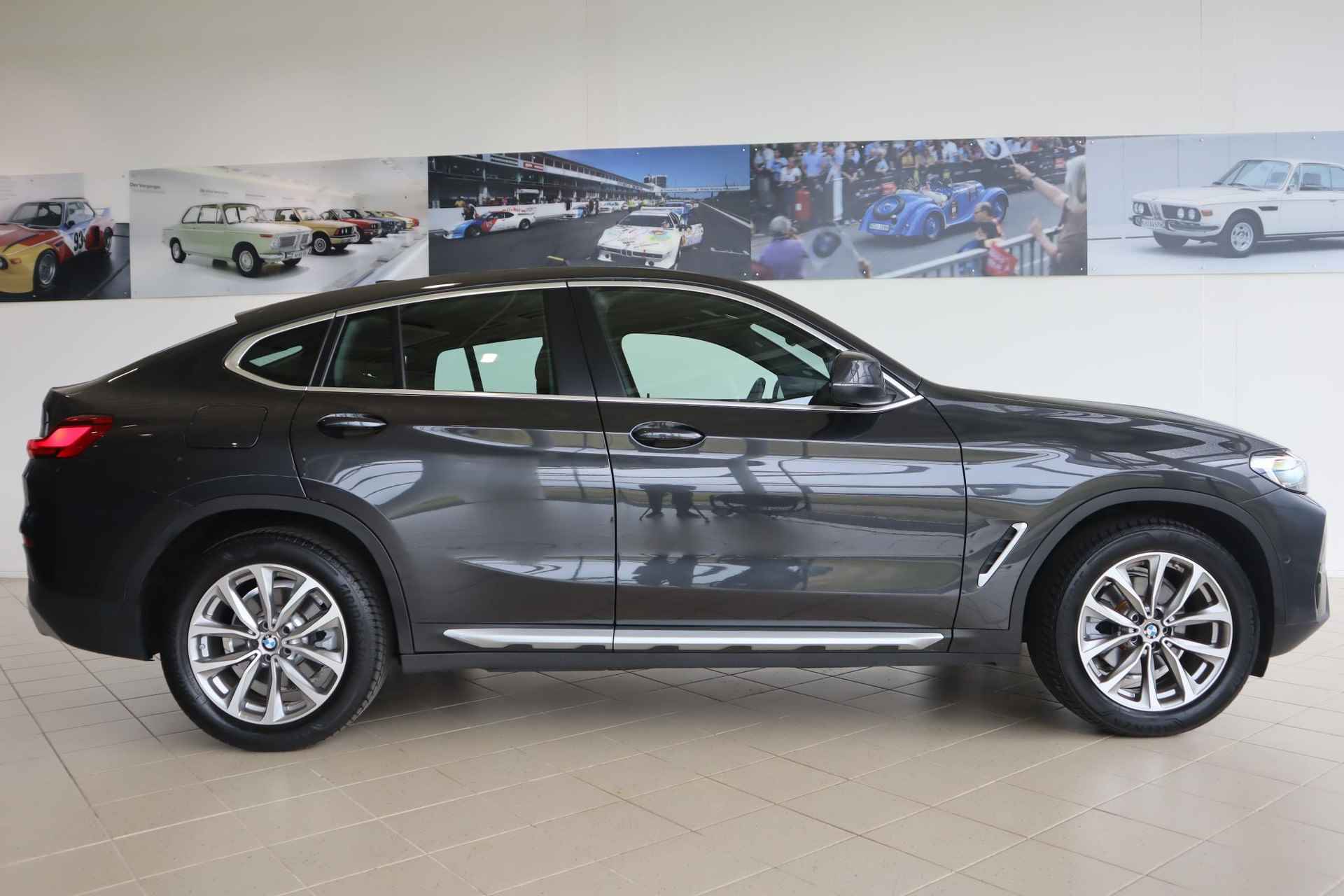 BMW X4 xDrive20i Business Edition Plus / Panoramadak / Stuurwielverwarming / Ambient Air - 4/28