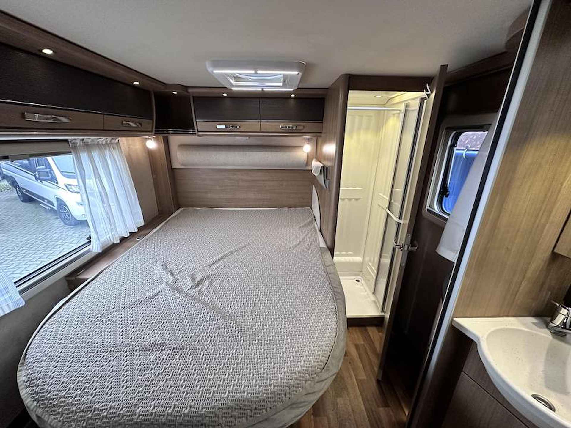 Hymer Starlight 575 face to face zit+automaat - 9/24