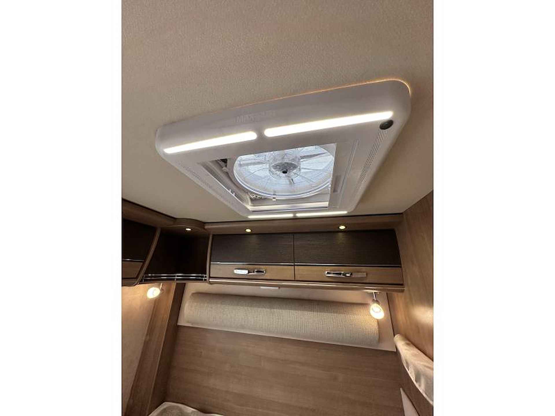 Hymer Starlight 575 face to face zit+automaat - 20/24