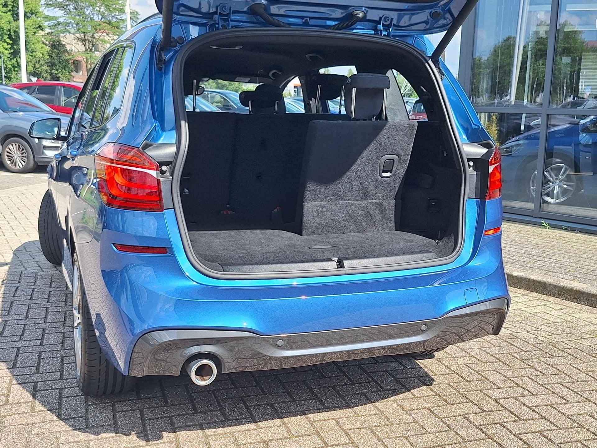 BMW 2-serie Gran Tourer 218i 7pers. Executive Launch Edition Automaat | Rijklaarprijs | Alacantara Sportstoelen | 7 persoons | Full LED | Navi | Camera | Incluisief 12 mnd BOVAG-Garantie! | - 12/45