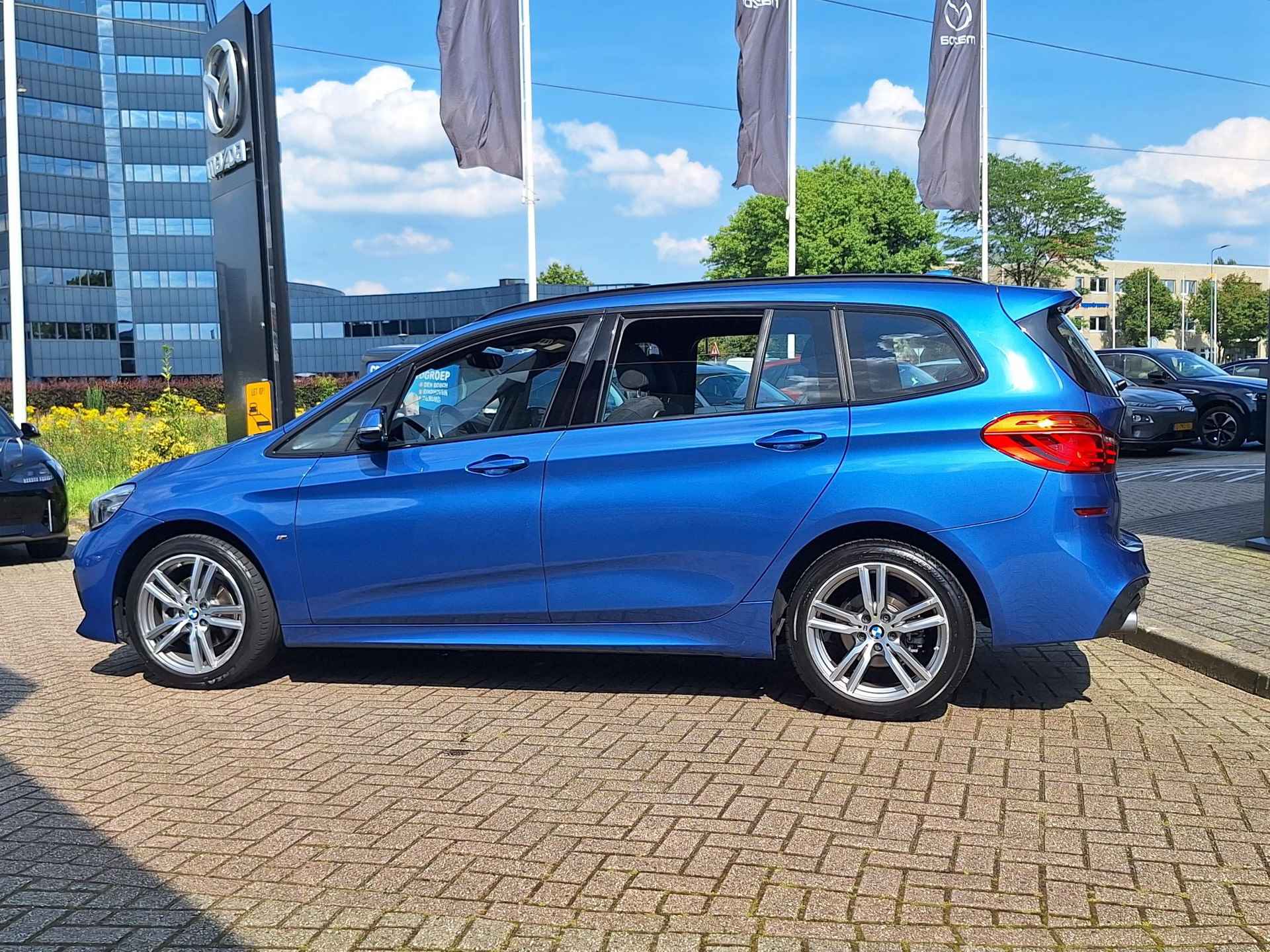 BMW 2-serie Gran Tourer 218i 7pers. Executive Launch Edition Automaat | Rijklaarprijs | Alacantara Sportstoelen | 7 persoons | Full LED | Navi | Camera | Incluisief 12 mnd BOVAG-Garantie! | - 17/45