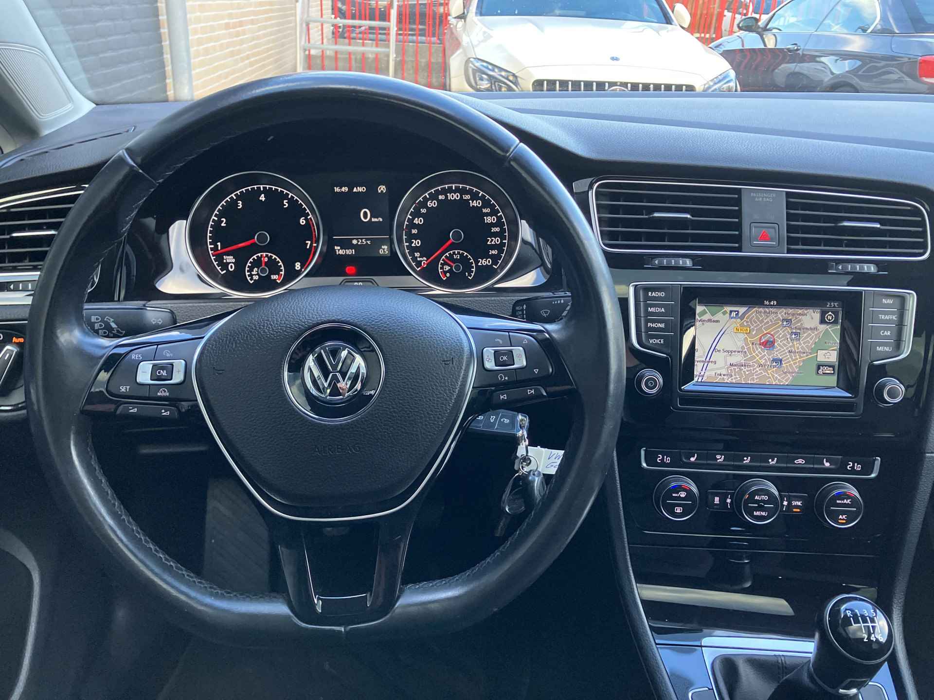 Volkswagen Golf 1.4 TSI Highline 125 pk | navigatie | panoramadak | sportstoelen | stoelverw. | standkachel | + winterset - 23/38