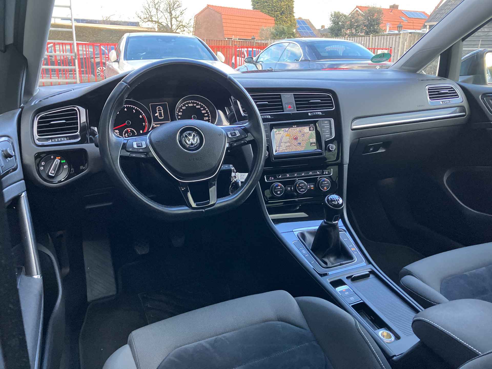 Volkswagen Golf 1.4 TSI Highline 125 pk | navigatie | panoramadak | sportstoelen | stoelverw. | standkachel | + winterset - 15/38