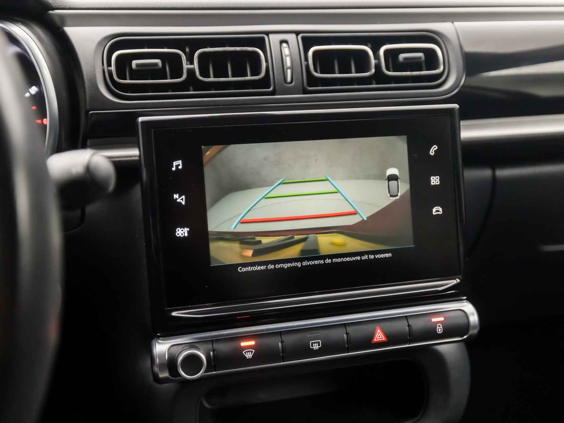 Citroën C3 1.2 PureTech S&S Shine (APPLE CARPLAY, NAVIGATIE, CAMERA, GETINT GLAS, SPORTSTOELEN, LM VELGEN, CRUISE, NIEUWE APK, NIEUWSTAAT) - 11/35