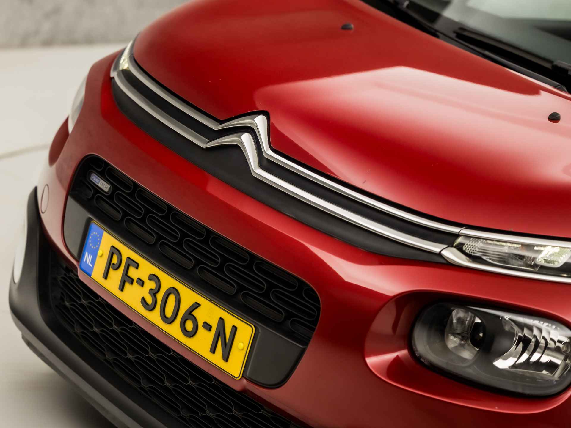 Citroën C3 1.2 PureTech S&S Shine (APPLE CARPLAY, NAVIGATIE, CAMERA, GETINT GLAS, SPORTSTOELEN, LM VELGEN, CRUISE, NIEUWE APK, NIEUWSTAAT) - 31/35