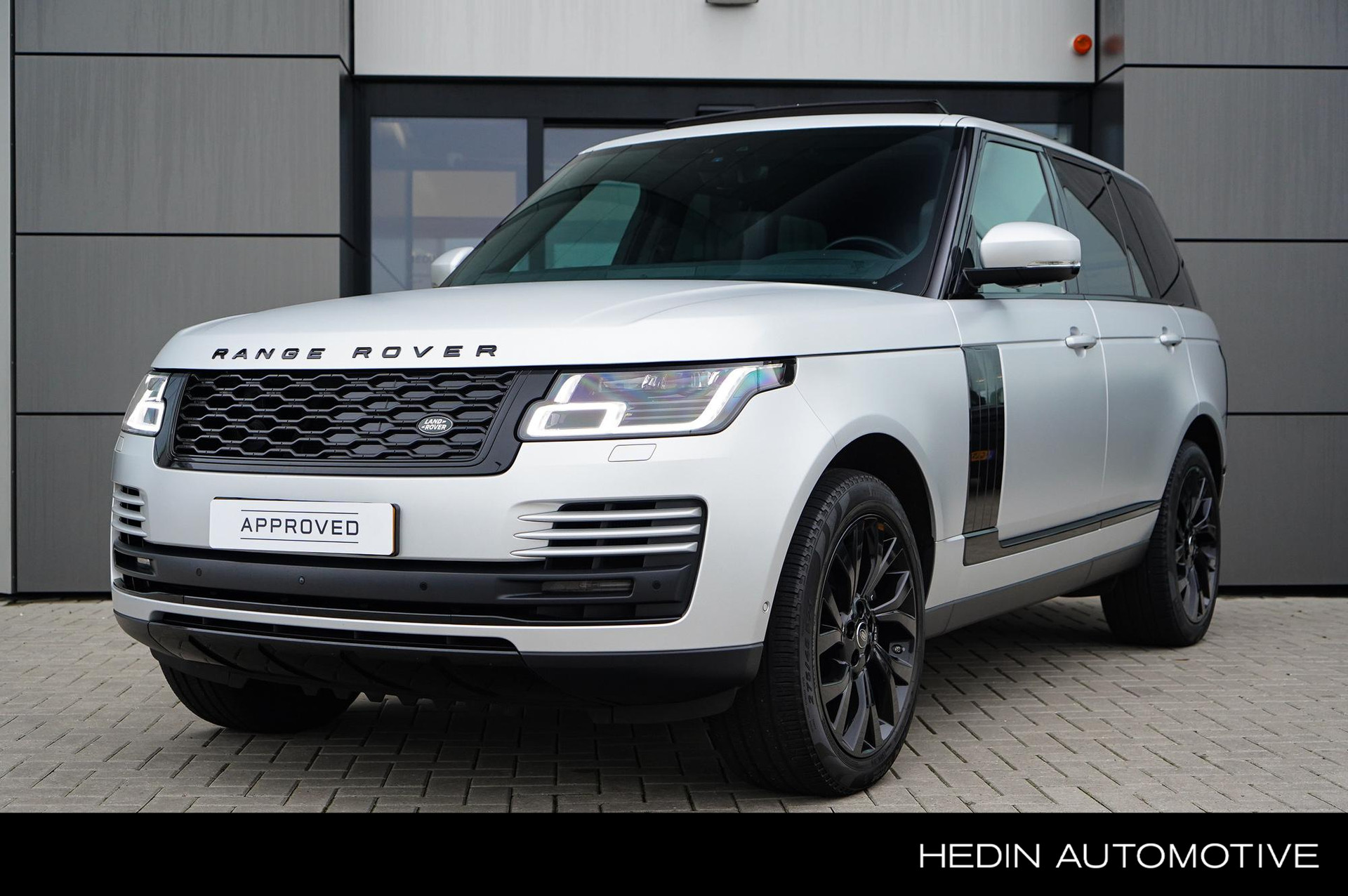 Land Rover Range Rover 2.0 P400e Limited Edition | 2 jaar garantie | SVO Palette Silver | Black Pack | Schuifdak