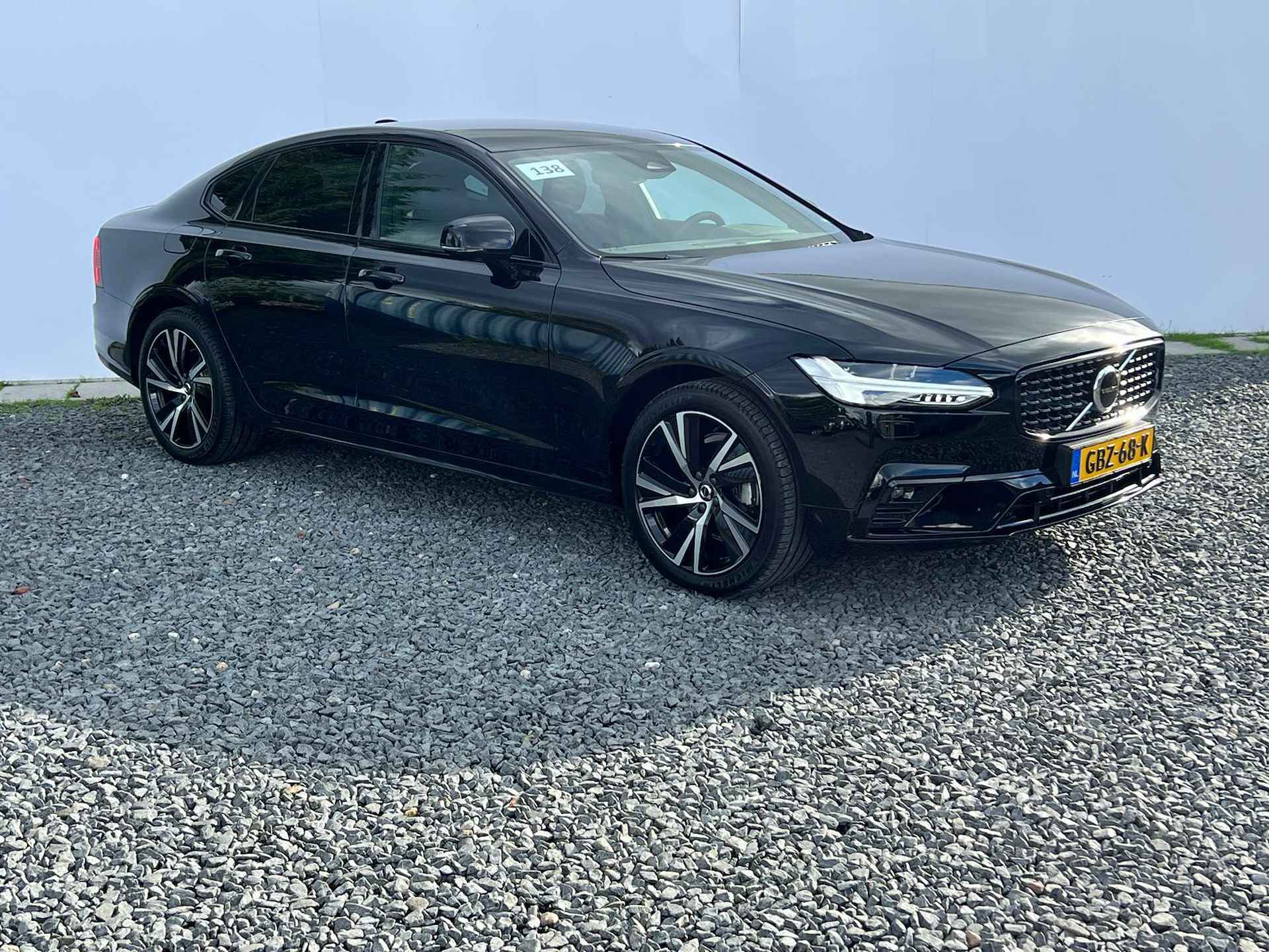 Volvo S90 2.0 B4 Ultimate  Automaat - Leder - Memorystoelen - Stoelverwarming - Full-Led HighBeam Koplampen - Parkeerhulp voor + achter met Camera - DAB+ - 4/59