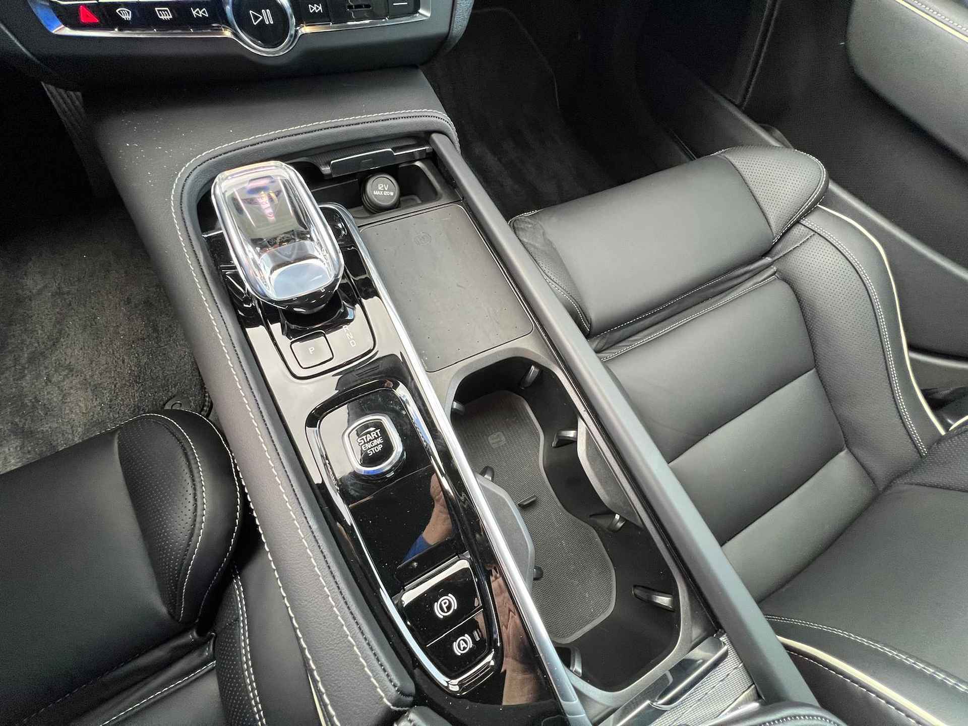 Volvo S90 2.0 B4 Ultimate  Automaat - Leder - Memorystoelen - Stoelverwarming - Full-Led HighBeam Koplampen - Parkeerhulp voor + achter met Camera - DAB+ - 55/59