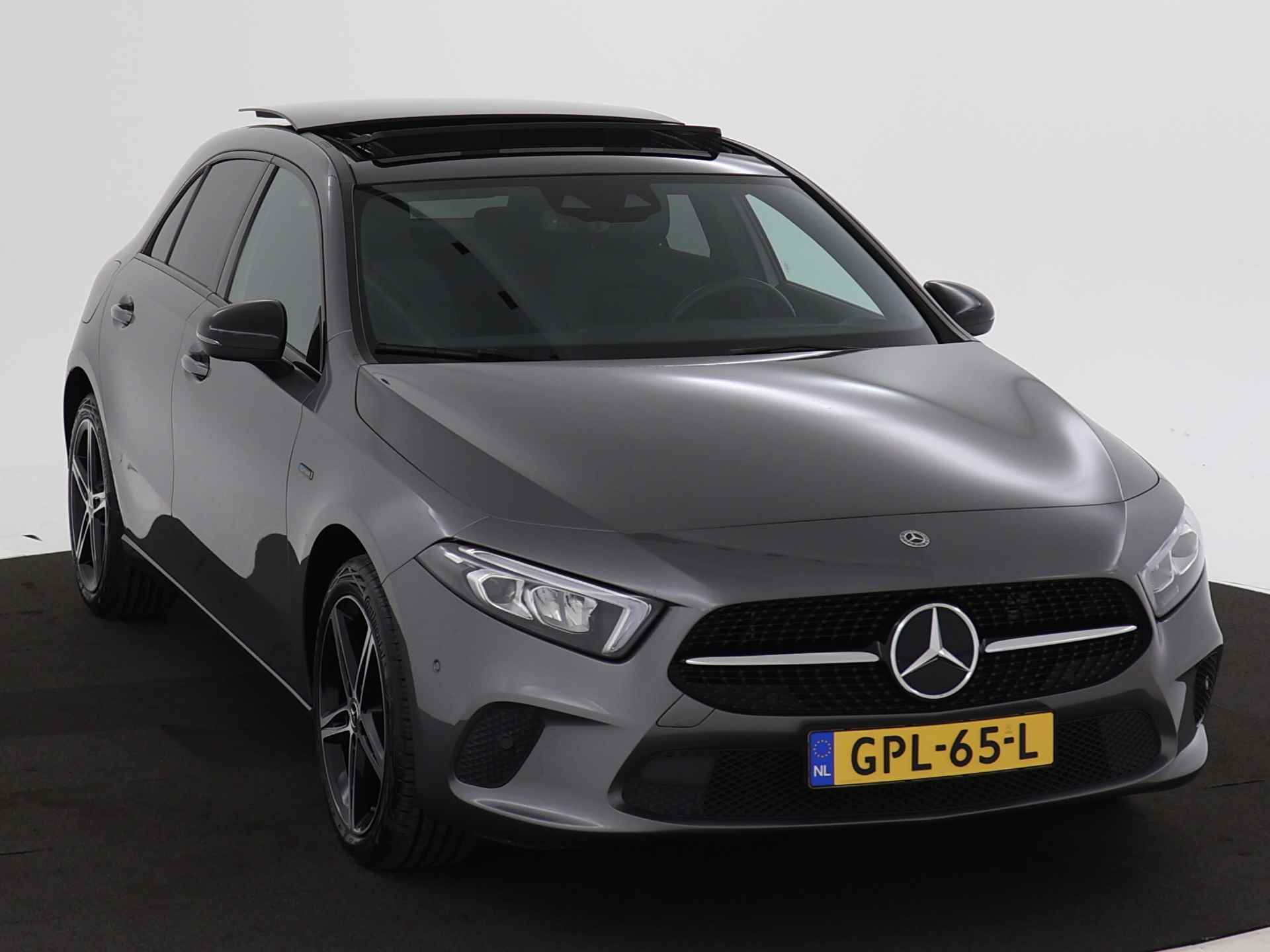 Mercedes-Benz A-Klasse 250 e Plug-In Hybride Panorama Schuif-Kanteldak | Night Pakket. | Inclusief 24 maanden MB Certified garantie voor Europa. - 28/44