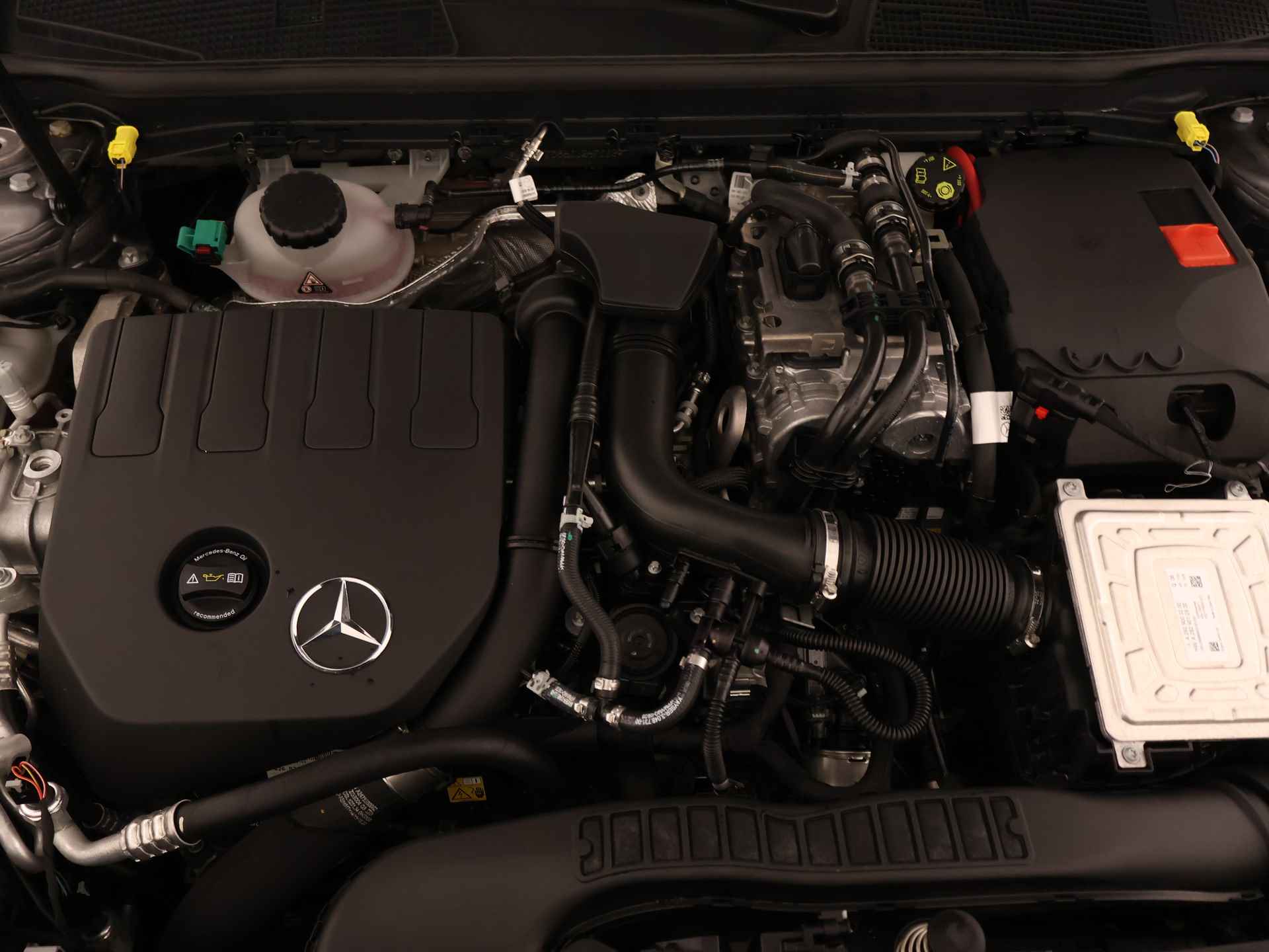 Mercedes-Benz A-Klasse 250 e Plug-In Hybride Panorama Schuif-Kanteldak | Night Pakket. | Inclusief 24 maanden MB Certified garantie voor Europa. - 41/44