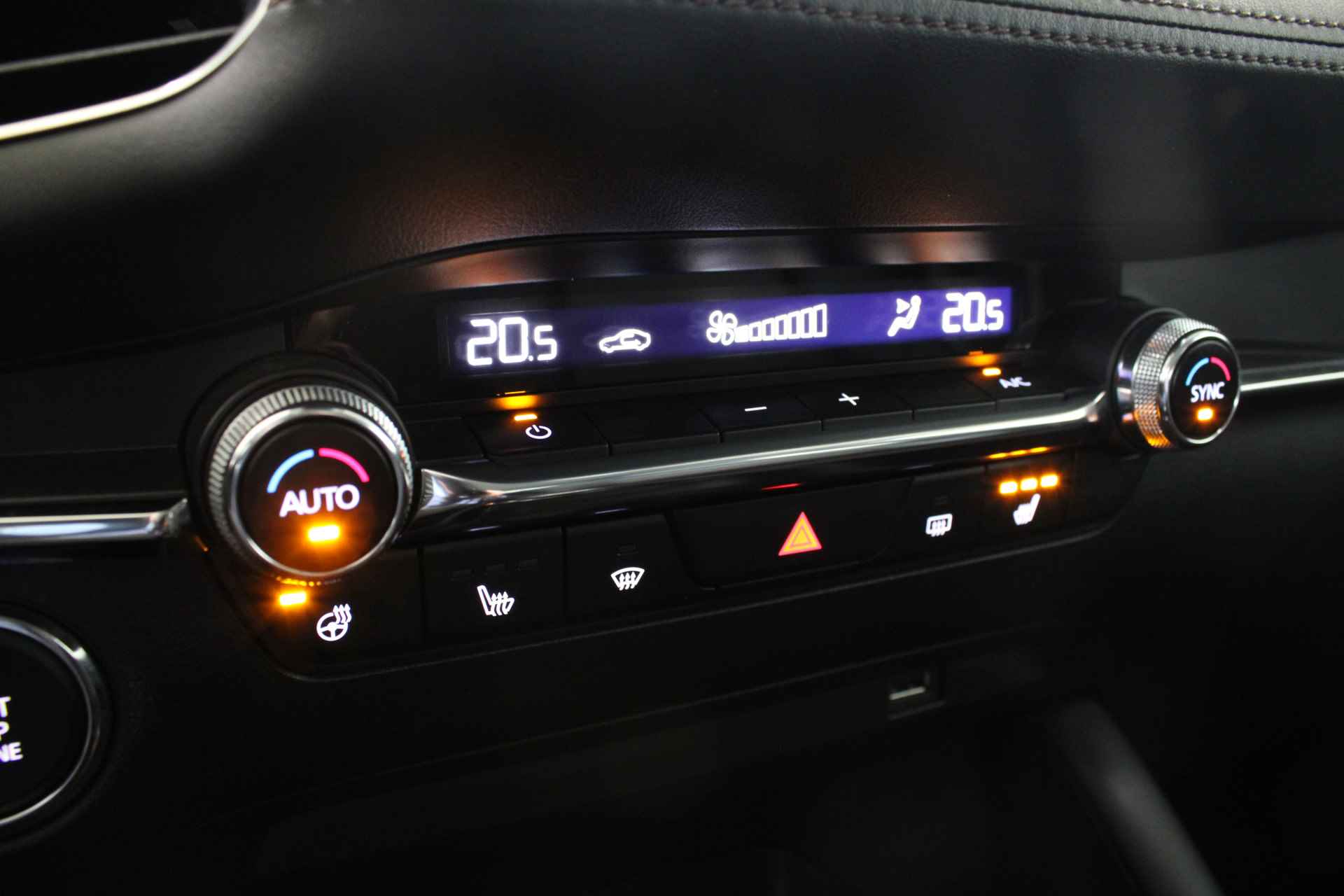 Mazda 3 2.0 e-SkyActiv-X 186 Luxury | i-Activsense | - 12/20