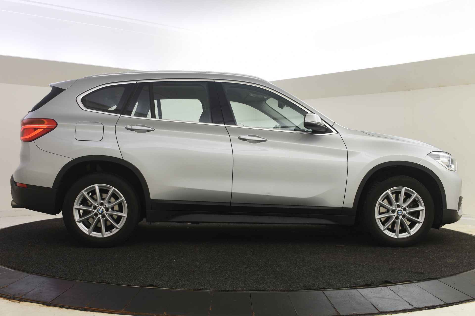 BMW X1 sDrive20i Executive Automaat / LED / Cruise Control / Stoelverwarming / Multifunctioneel stuurwiel - 12/45