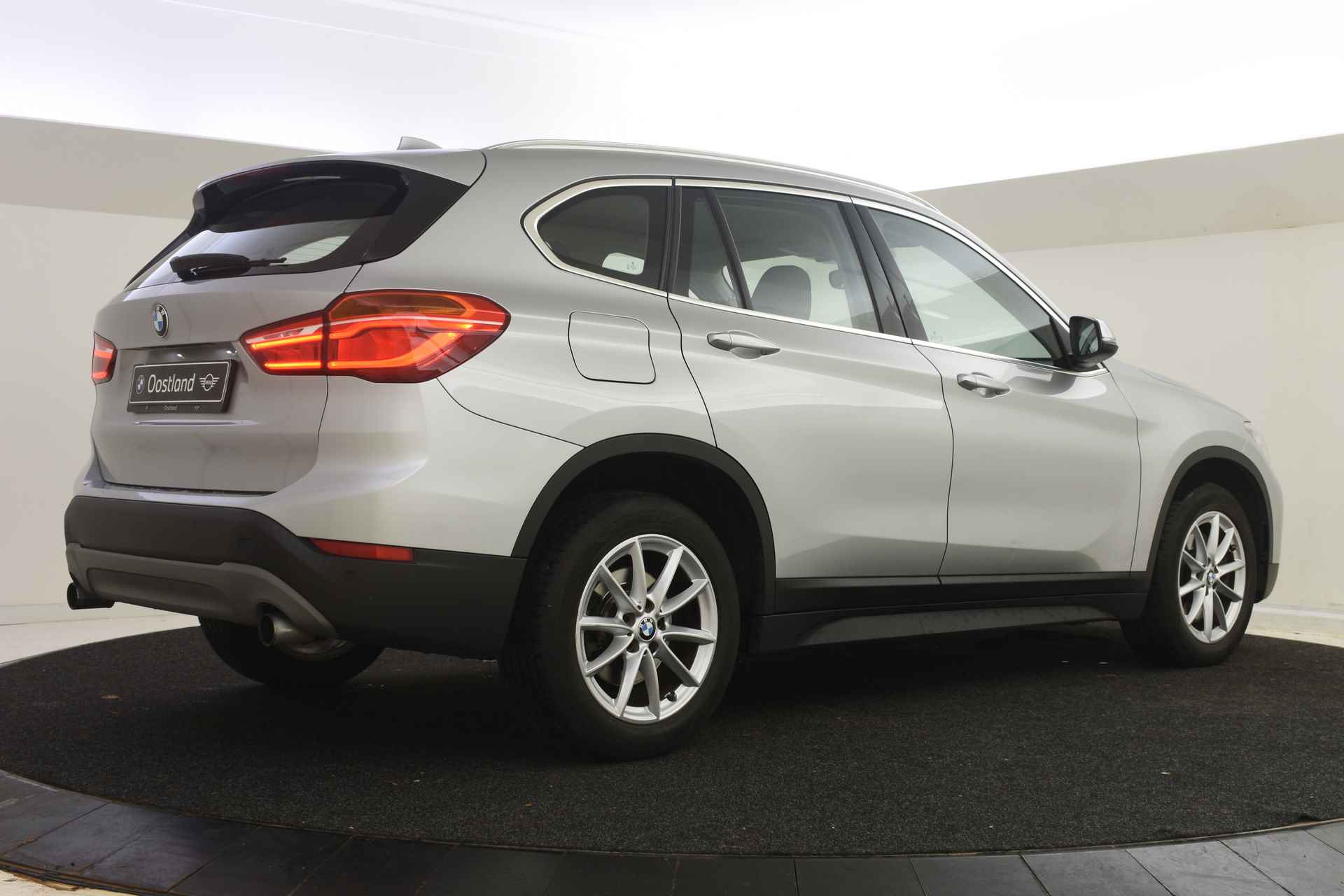 BMW X1 sDrive20i Executive Automaat / LED / Cruise Control / Stoelverwarming / Multifunctioneel stuurwiel - 14/45