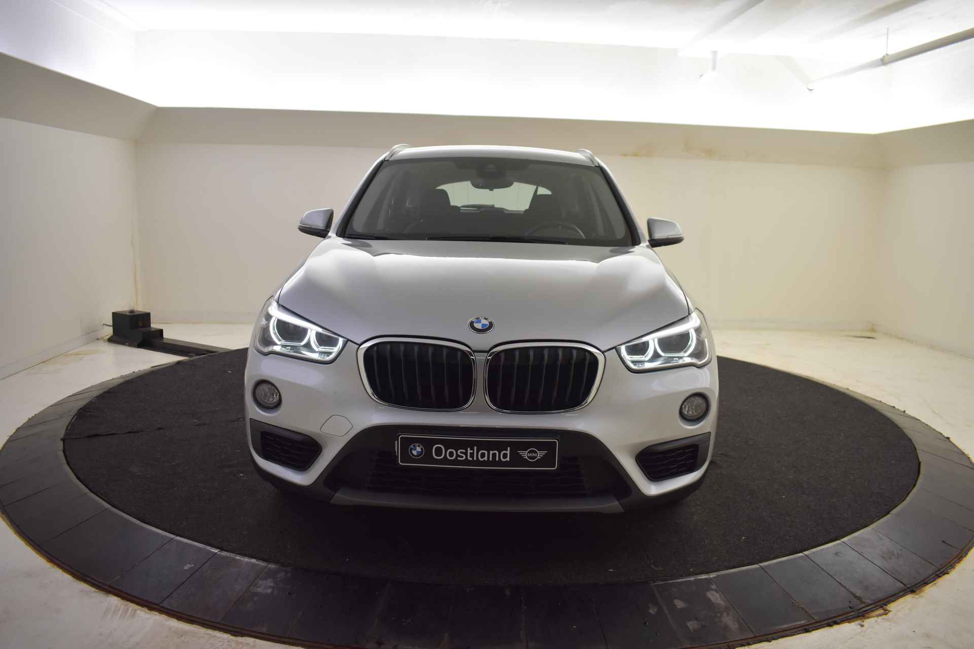 BMW X1 sDrive20i Executive Automaat / LED / Cruise Control / Stoelverwarming / Multifunctioneel stuurwiel - 43/45