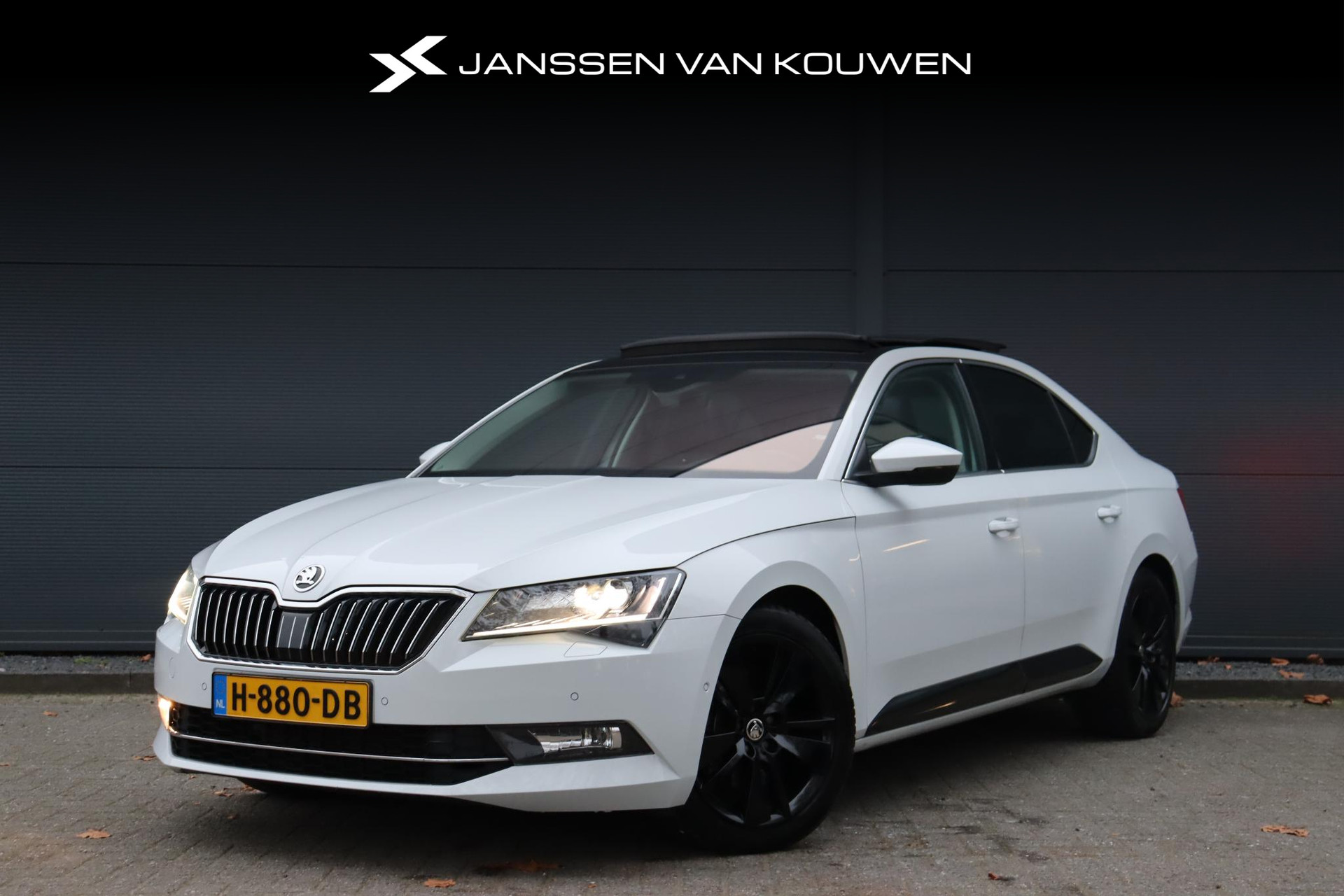 Skoda Superb 1.5 TSI ACT Style Business AUT / Schuifdak / Leder / Stoelverwarming