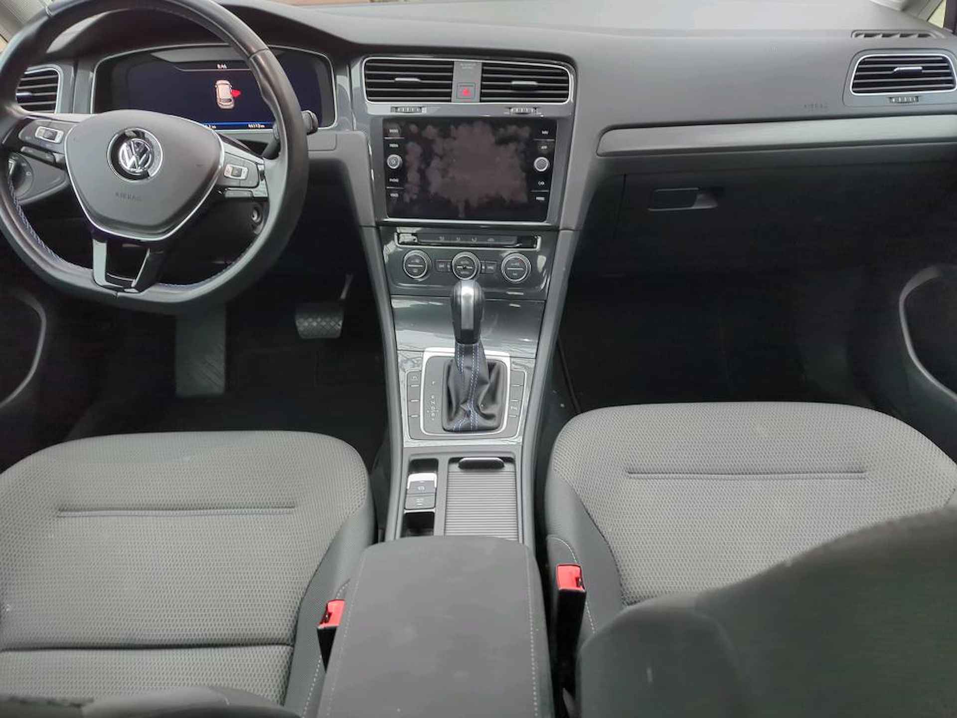 Volkswagen e-Golf E-DITION € 2000 subsidie/ Metallic / Digitale cockpit/ LED/ / Navi/ Clima/ 16 lmv - 12/23