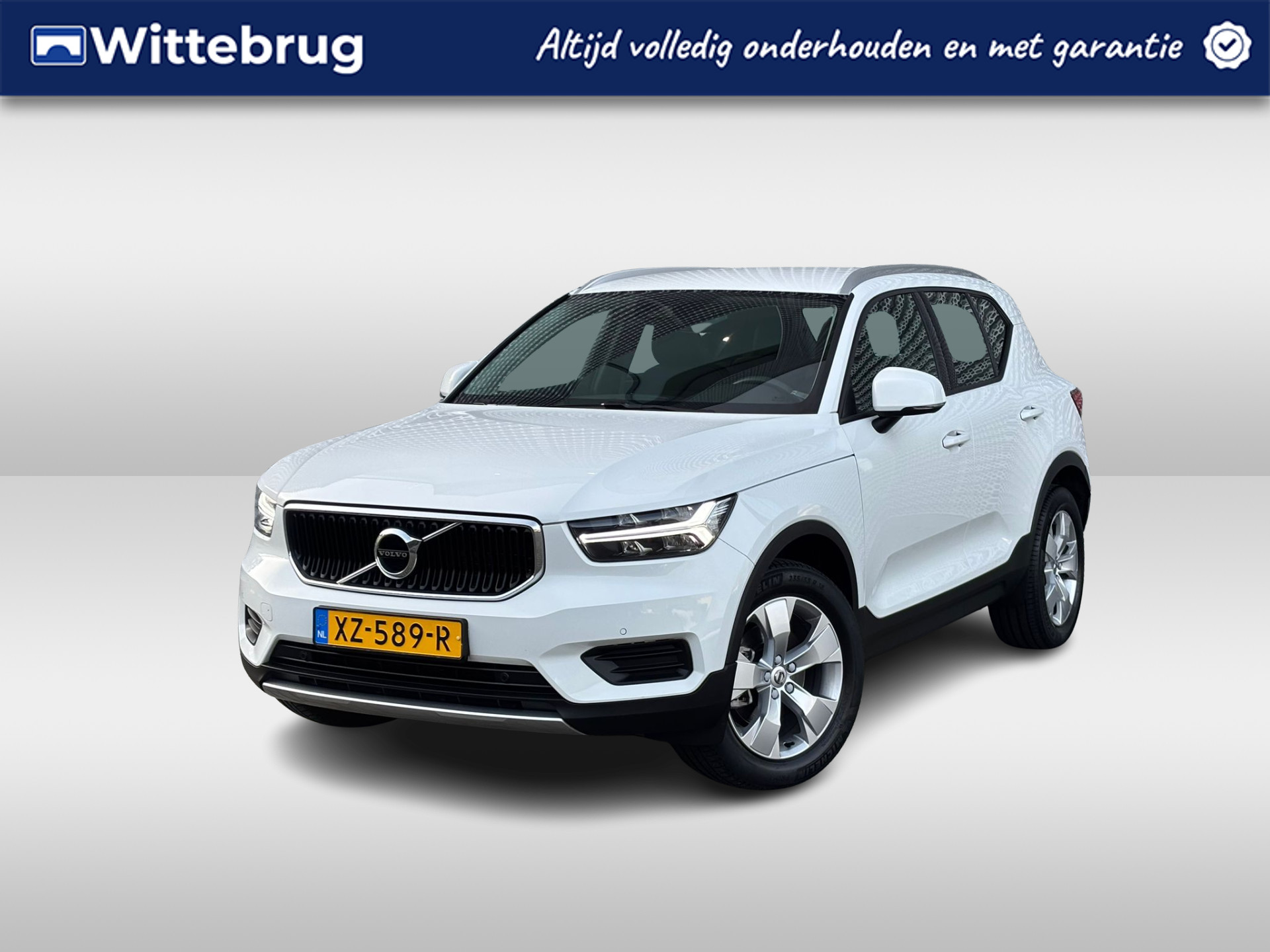 Volvo XC40 2.0 T4 Momentum / Achteruitrijcamera / Elektrische Achterklep / Digitale Cockpit / LED / 18" LMV **