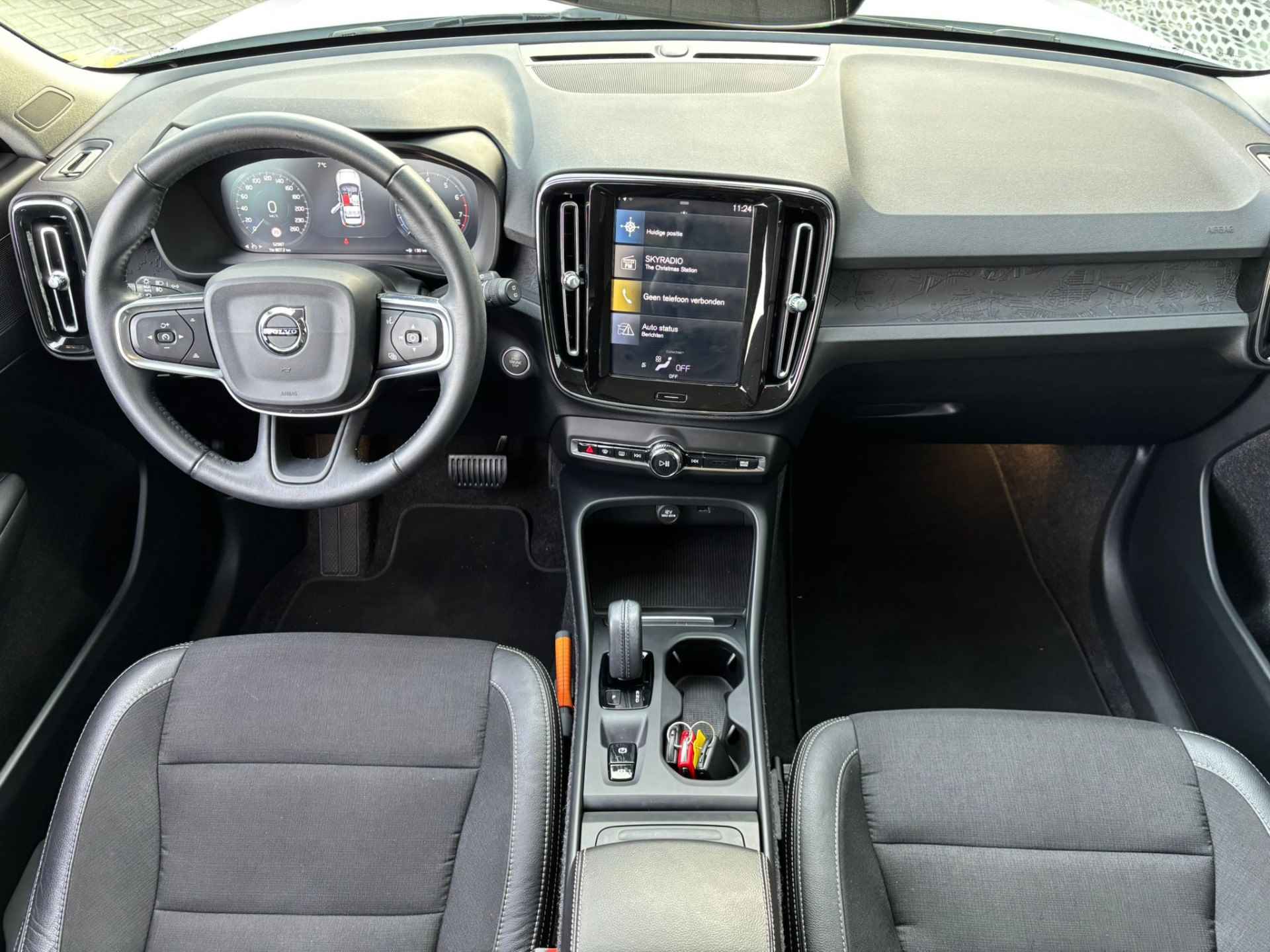 Volvo XC40 2.0 T4 Momentum / Achteruitrijcamera / Elektrische Achterklep / Digitale Cockpit / LED / 18" LMV ** - 14/31