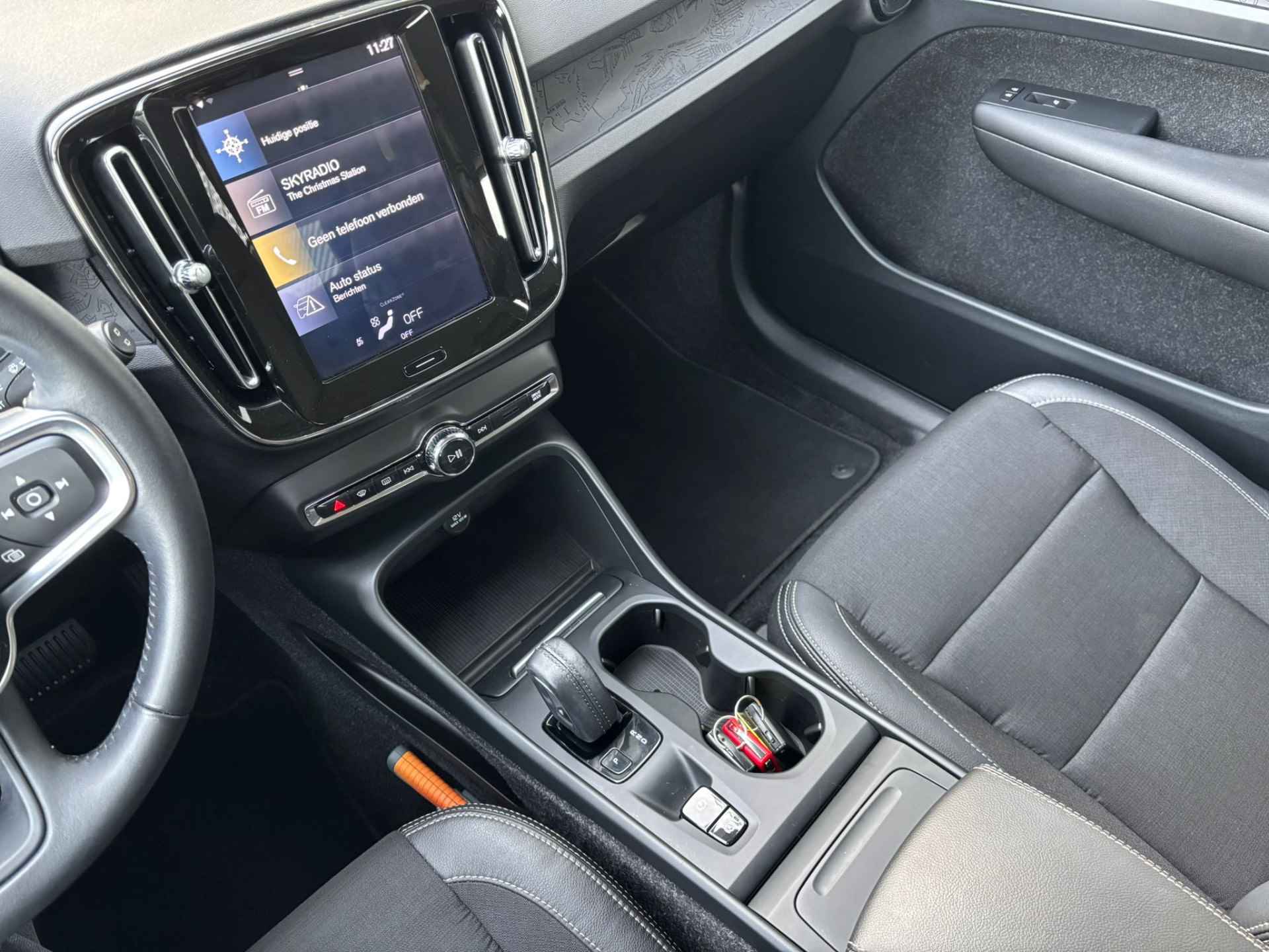 Volvo XC40 2.0 T4 Momentum / Achteruitrijcamera / Elektrische Achterklep / Digitale Cockpit / LED / 18" LMV ** - 23/31