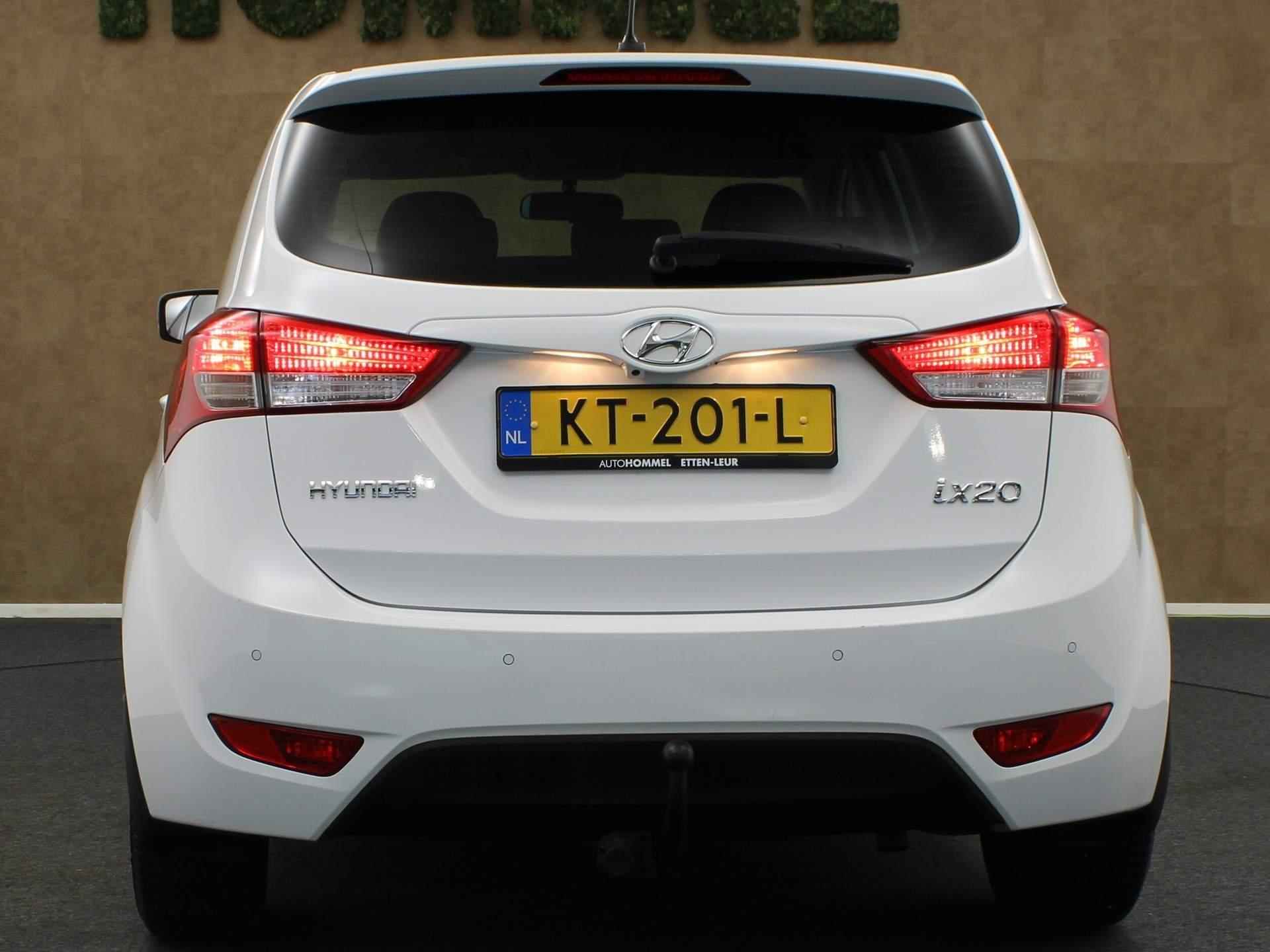 Hyundai ix20 1.6i Go! - ORIGINEEL NEDERLANDSE AUTO - TREKHAAK (1.100 KG GEREMD TREKGEWICHT) - NAVIGATIE - ACHTERUITRIJ CAMERA - PARKEERSENOSREN ACHTER - MULTIMEDIA VOORBEREIDING - 9/36