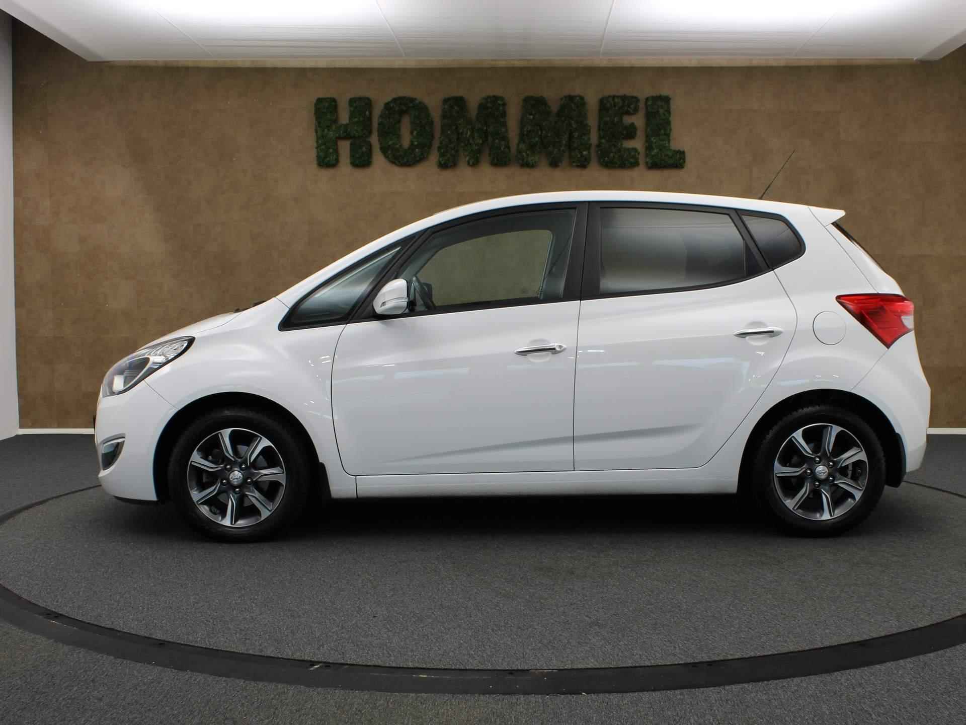 Hyundai ix20 1.6i Go! - ORIGINEEL NEDERLANDSE AUTO - TREKHAAK (1.100 KG GEREMD TREKGEWICHT) - NAVIGATIE - ACHTERUITRIJ CAMERA - PARKEERSENOSREN ACHTER - MULTIMEDIA VOORBEREIDING - 10/36