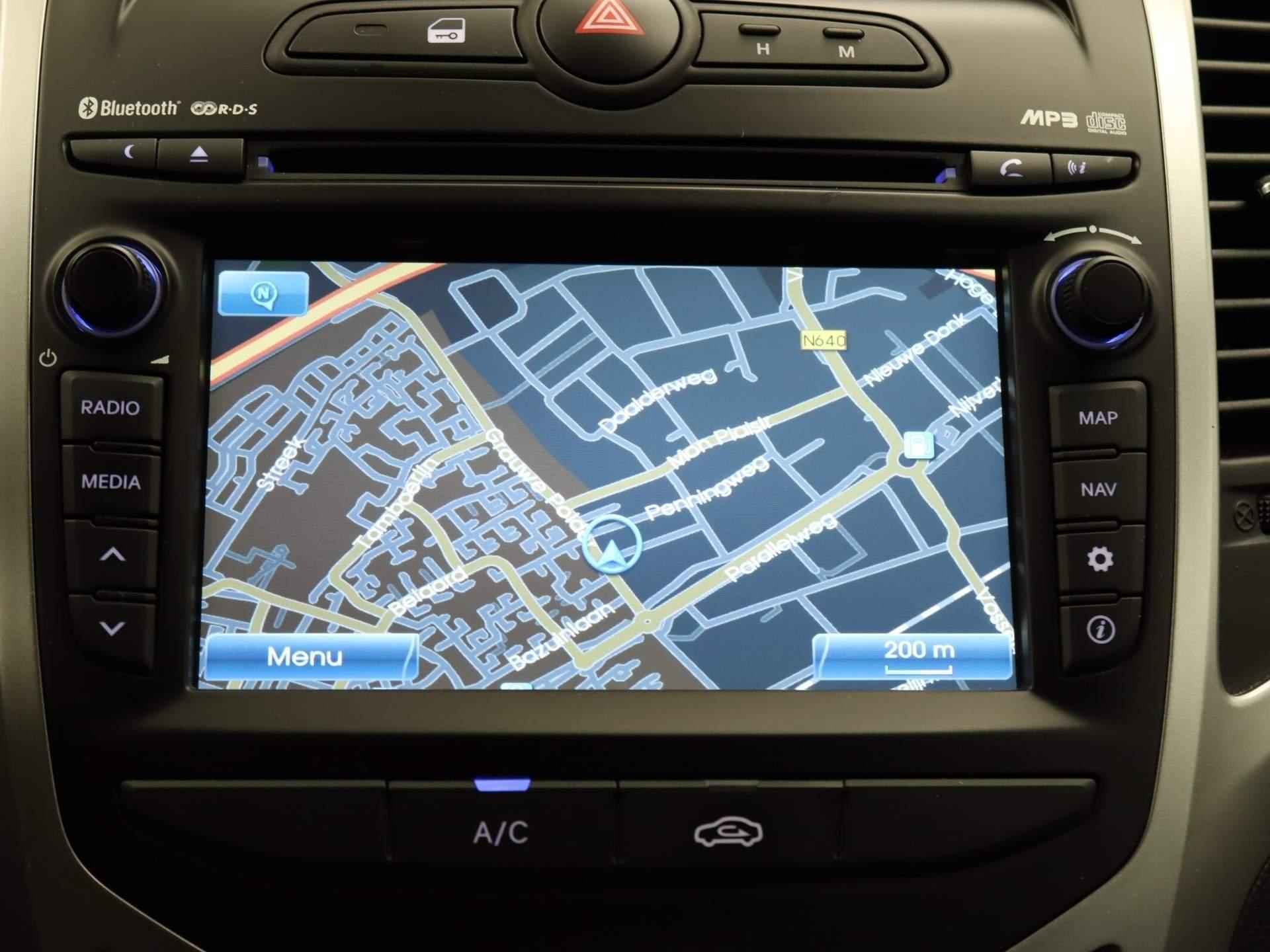 Hyundai ix20 1.6i Go! - ORIGINEEL NEDERLANDSE AUTO - TREKHAAK (1.100 KG GEREMD TREKGEWICHT) - NAVIGATIE - ACHTERUITRIJ CAMERA - PARKEERSENOSREN ACHTER - MULTIMEDIA VOORBEREIDING - 28/36