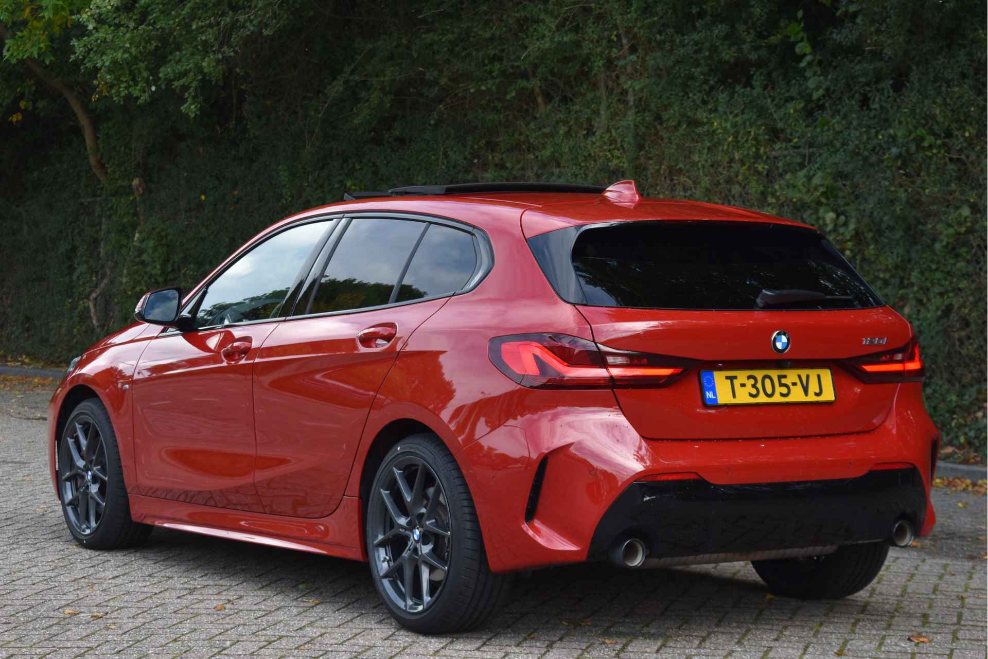 BMW 1-serie 120i M-Sport | NL-Auto | Nieuw € 60.000,- | Headup | Open dak | Camera | Elekt.stoelen | Carplay | Full LED - 5/84